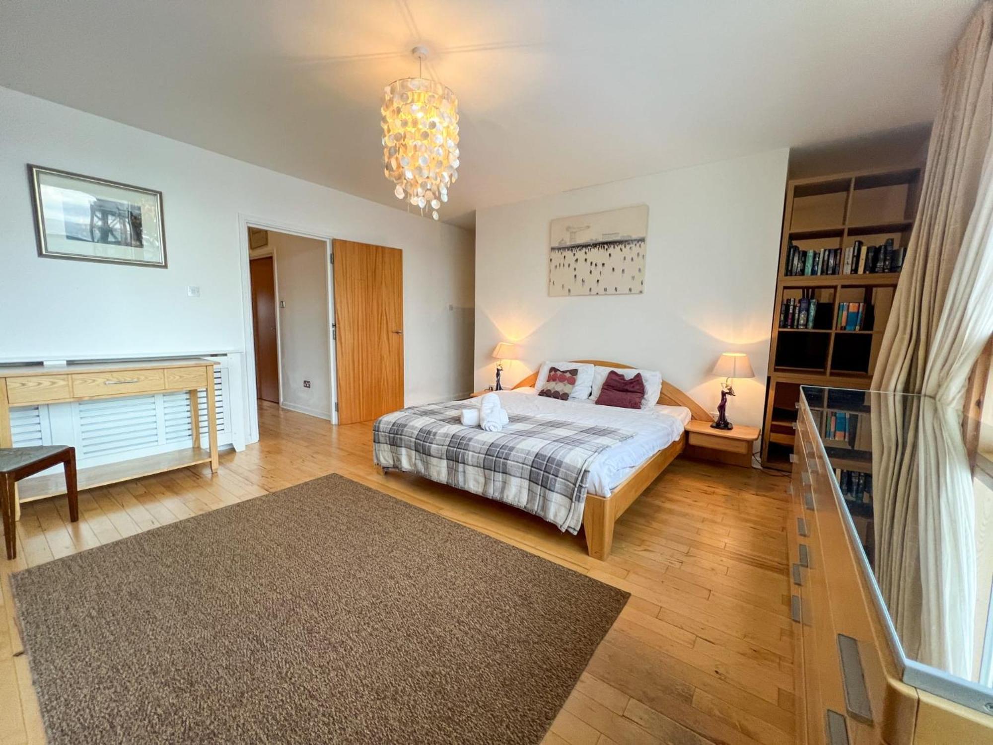 Duplex Next To Hydro With Parking Glasgow