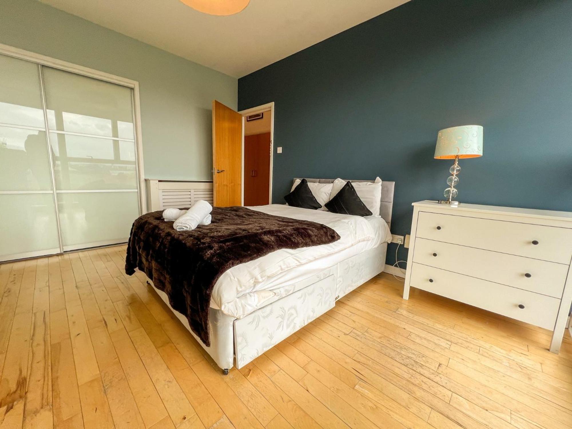 Apartment Duplex Next To Hydro With Parking *