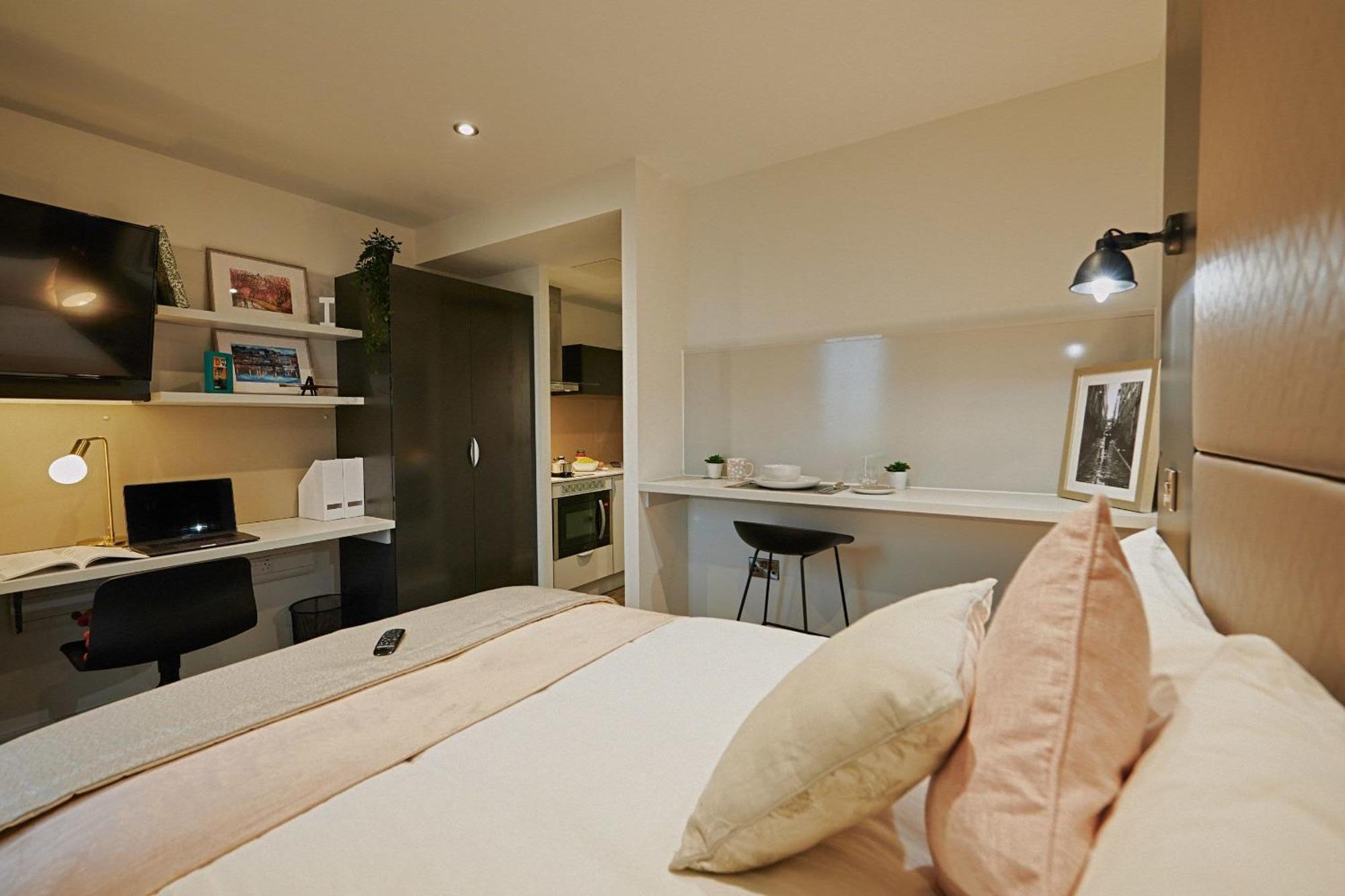 Apartment Fully Equipped Modern In West End For Students Only