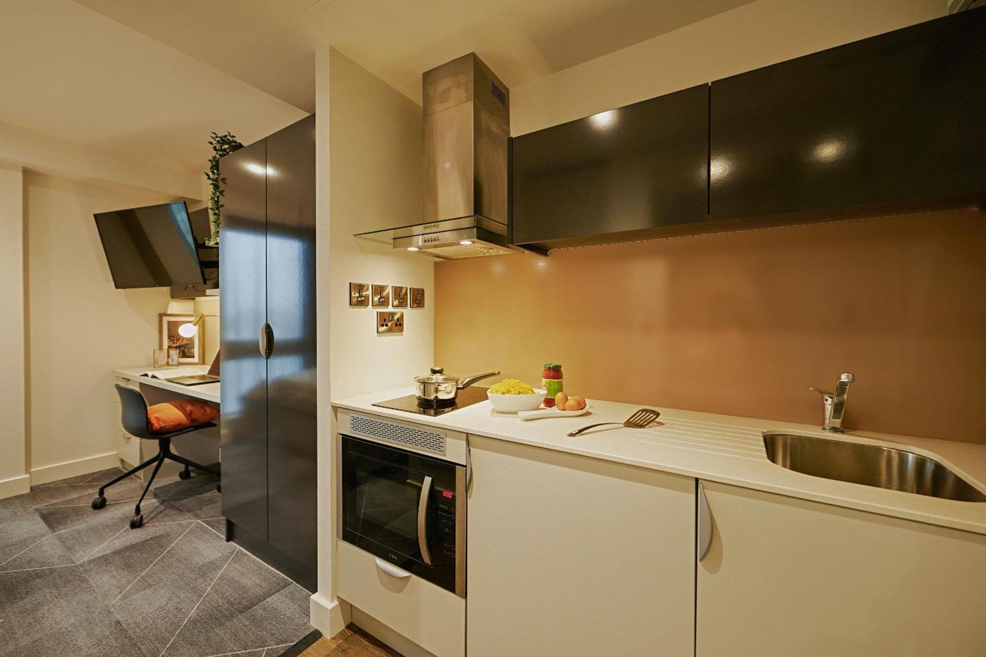Apartment Fully Equipped Modern In West End For Students Only Glasgow