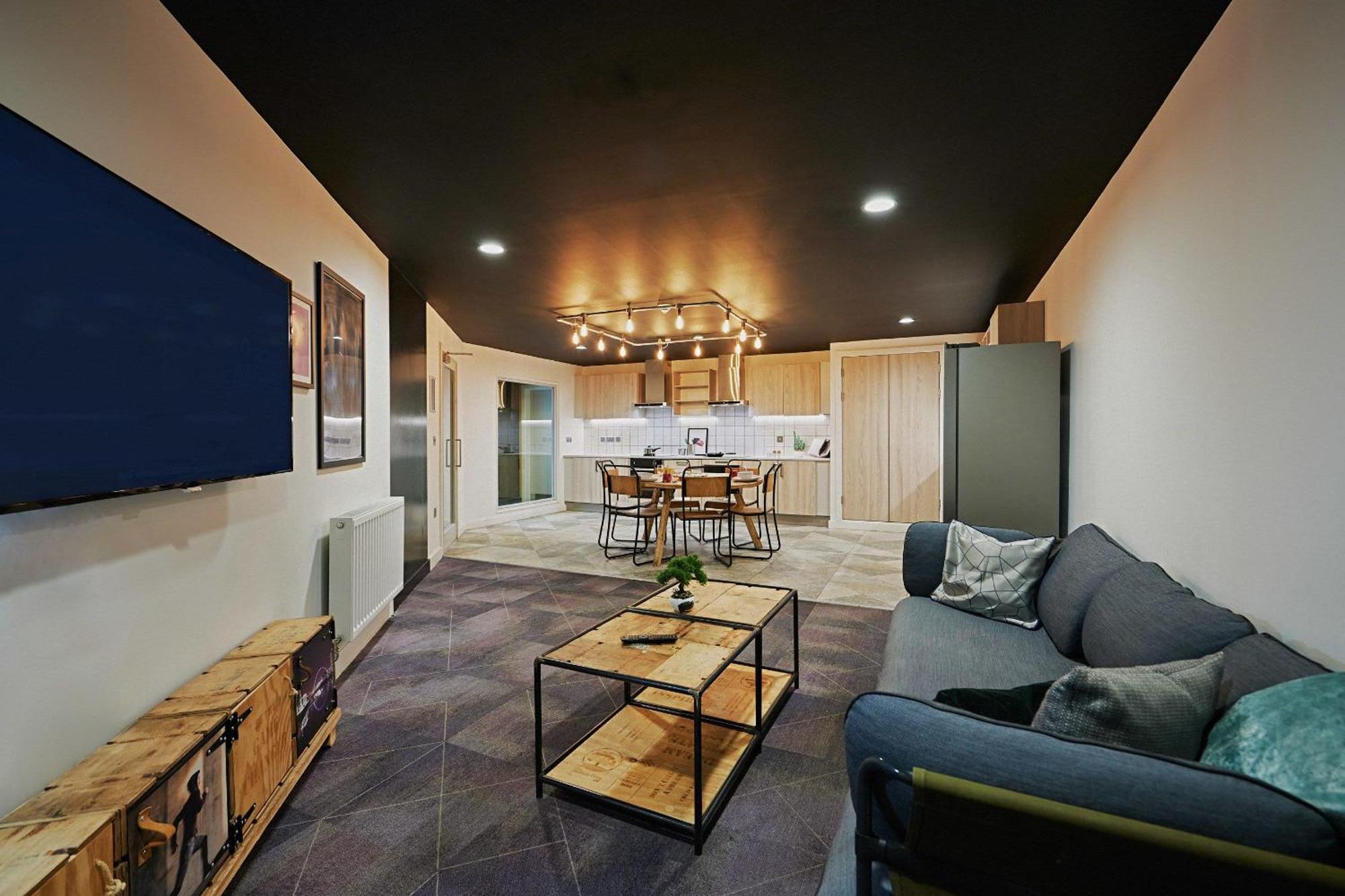 Fully Equipped Modern In West End For Students Only *