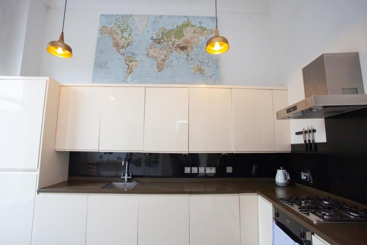 Bright Spacious 3 Bed Flat Apartment
