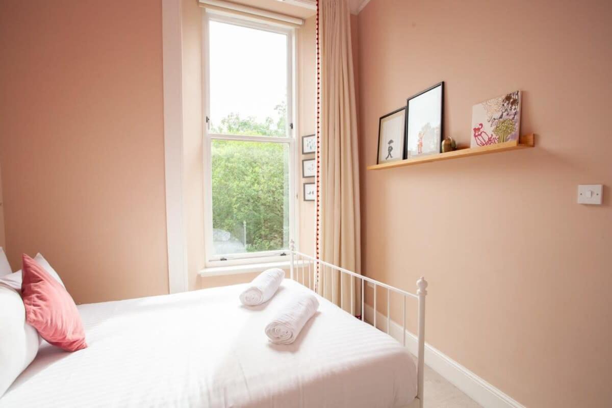 Bright Spacious 3 Bed Flat * Glasgow