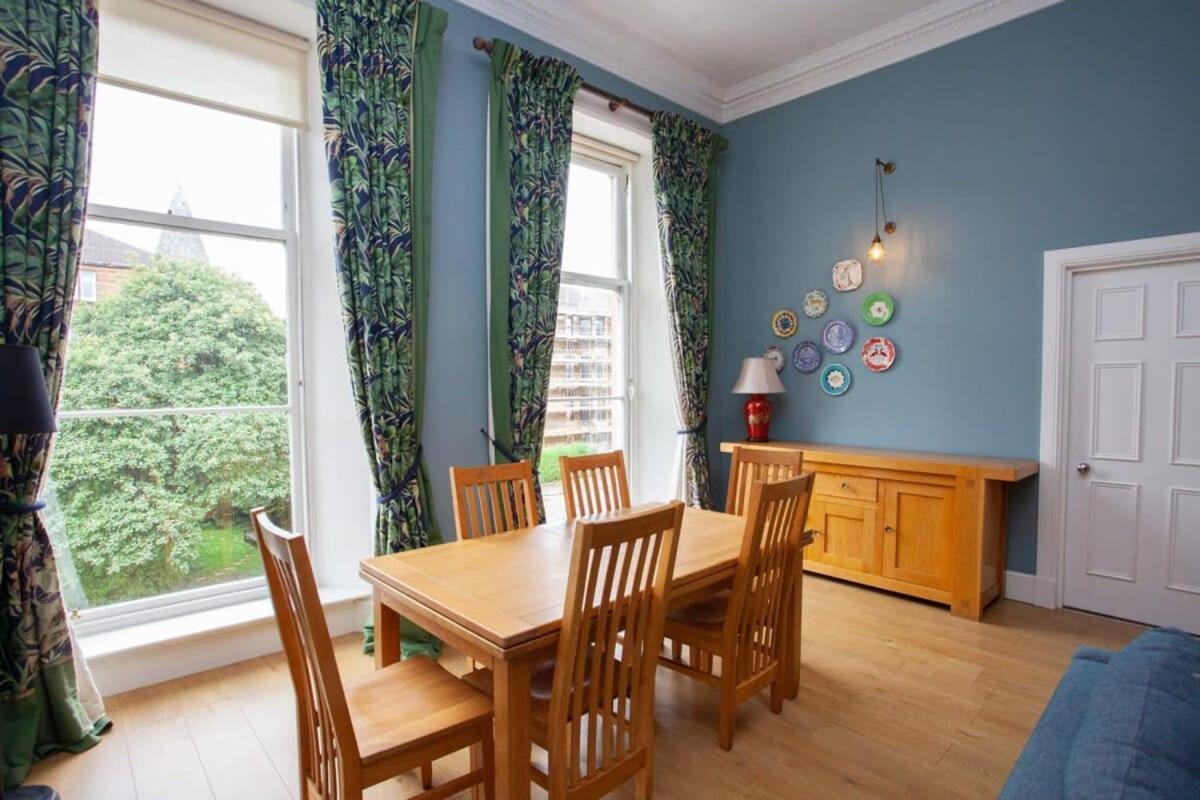 Bright Spacious 3 Bed Flat *