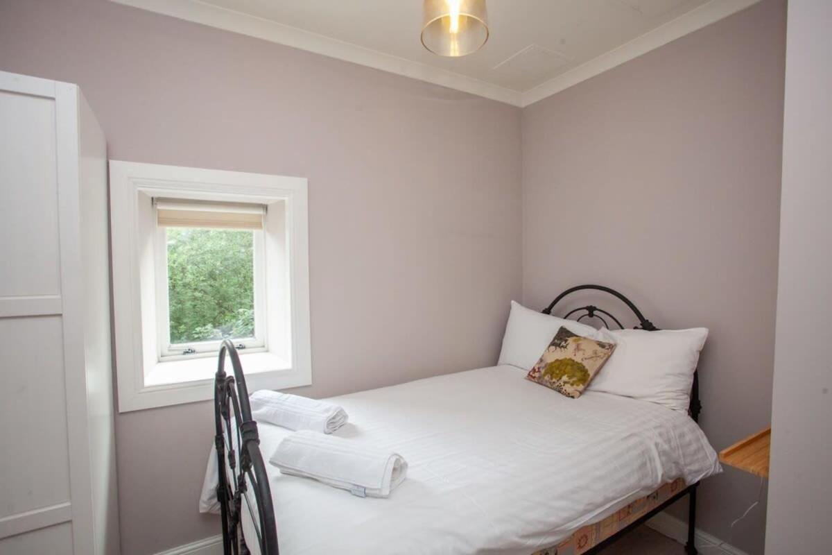 Bright Spacious 3 Bed Flat * Glasgow