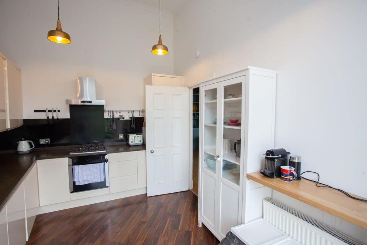 Bright Spacious 3 Bed Flat Apartment Glasgow