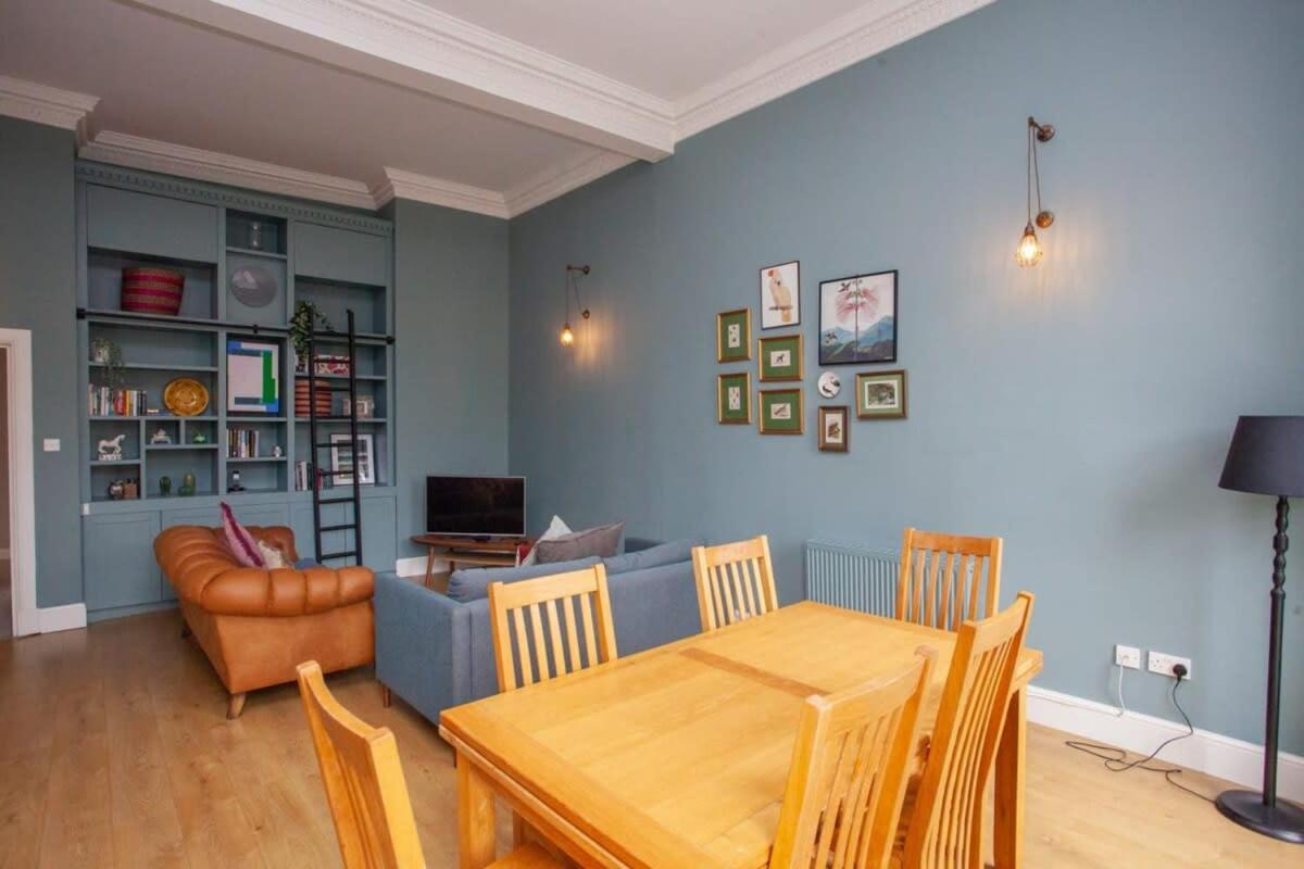 Bright Spacious 3 Bed Flat Glasgow