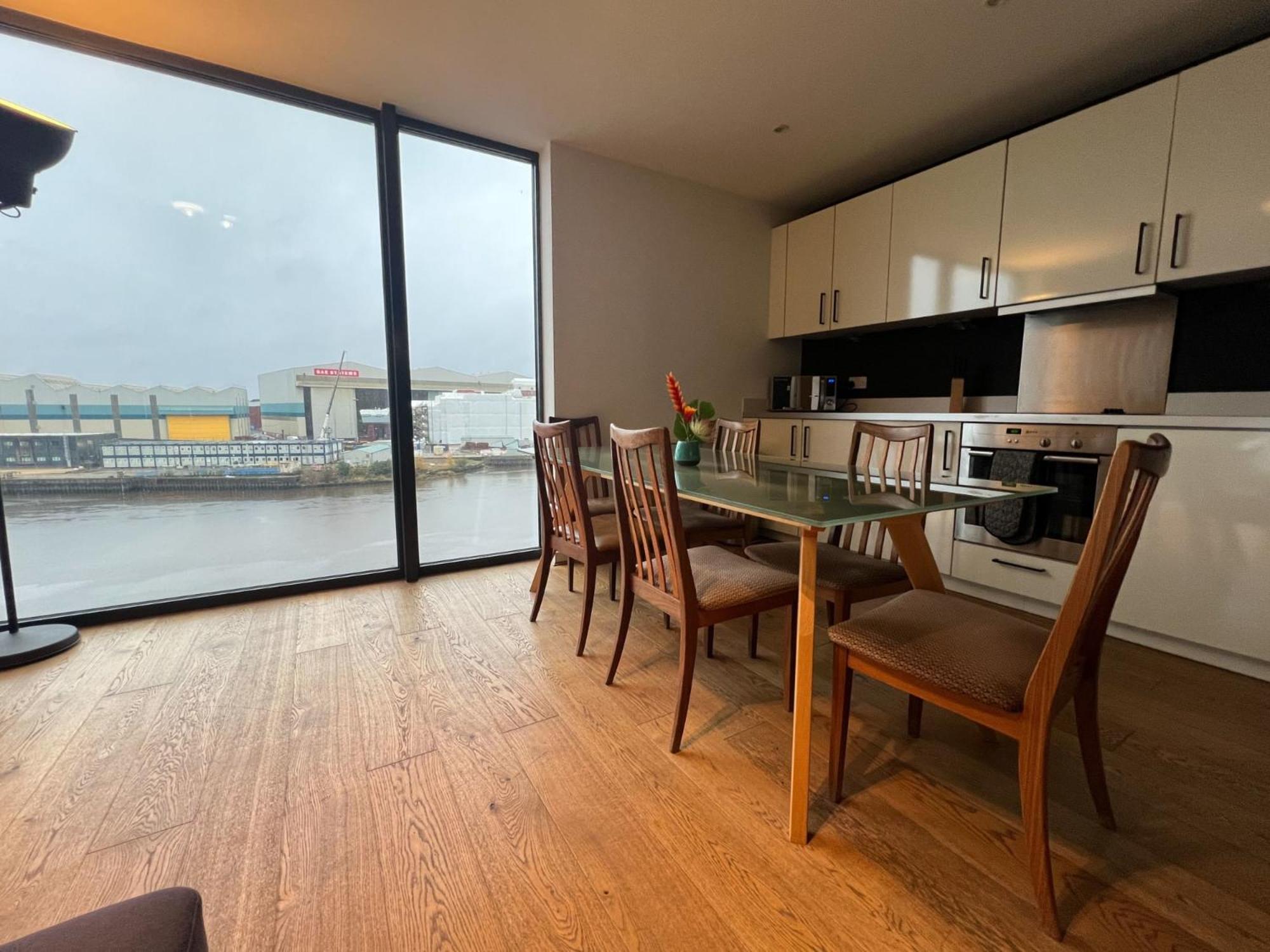 Apartment Riverside Retreat With Spectacular Views *