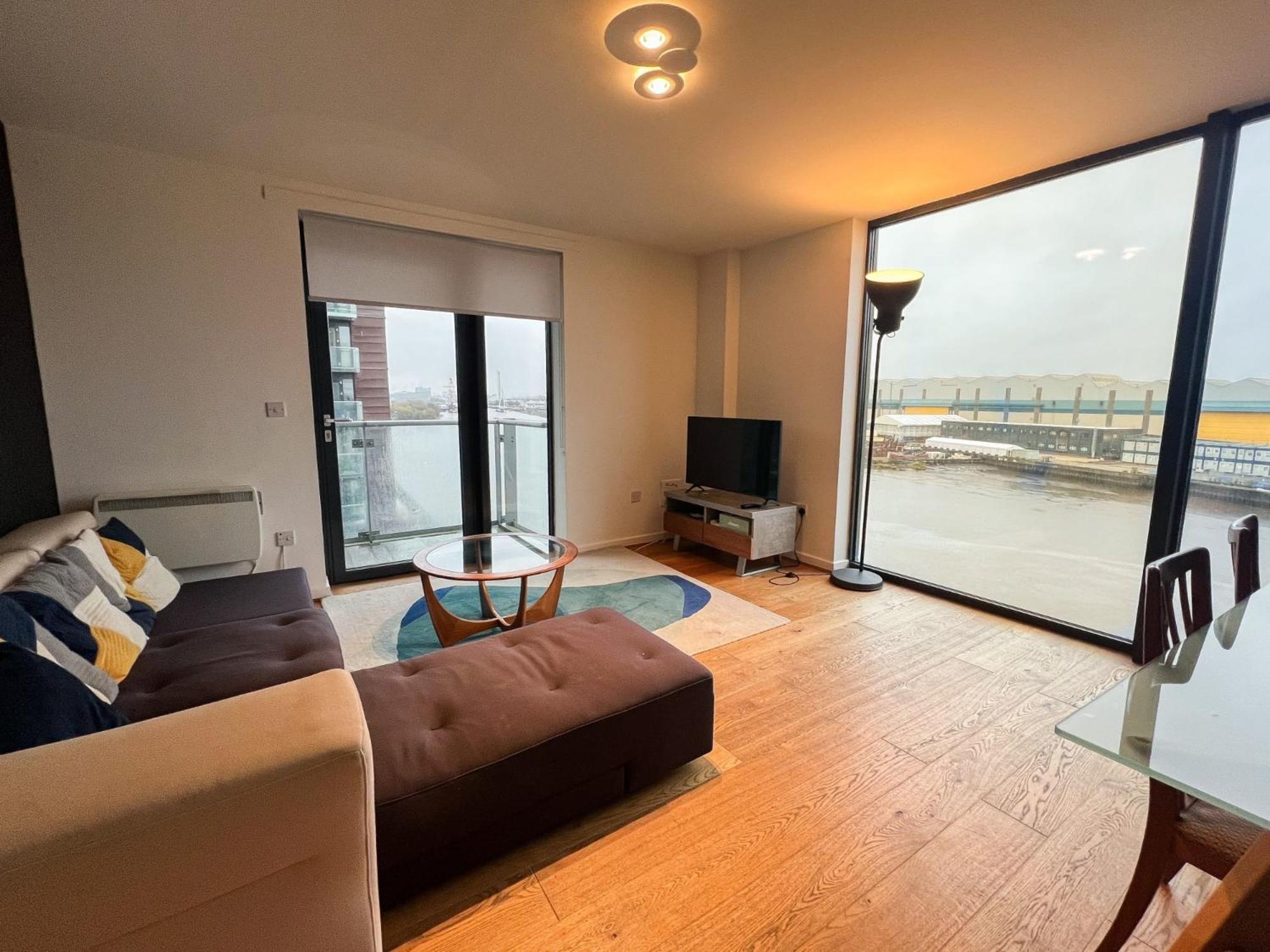 Riverside Retreat With Spectacular Views Apartment *