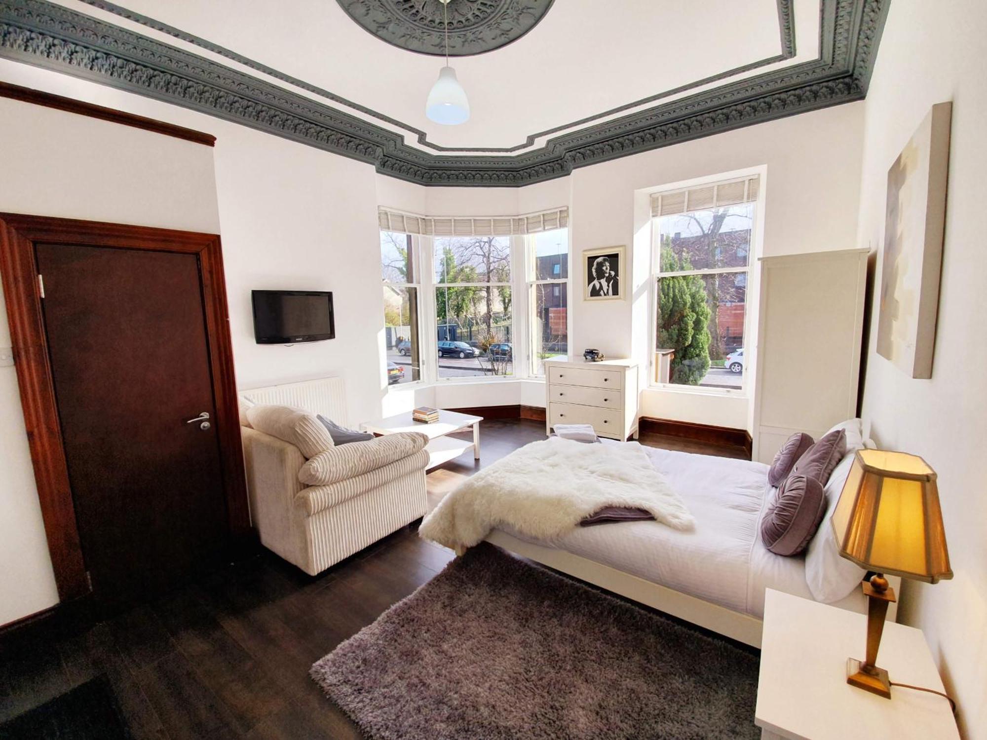 Studio Paisley Road West Apartment *