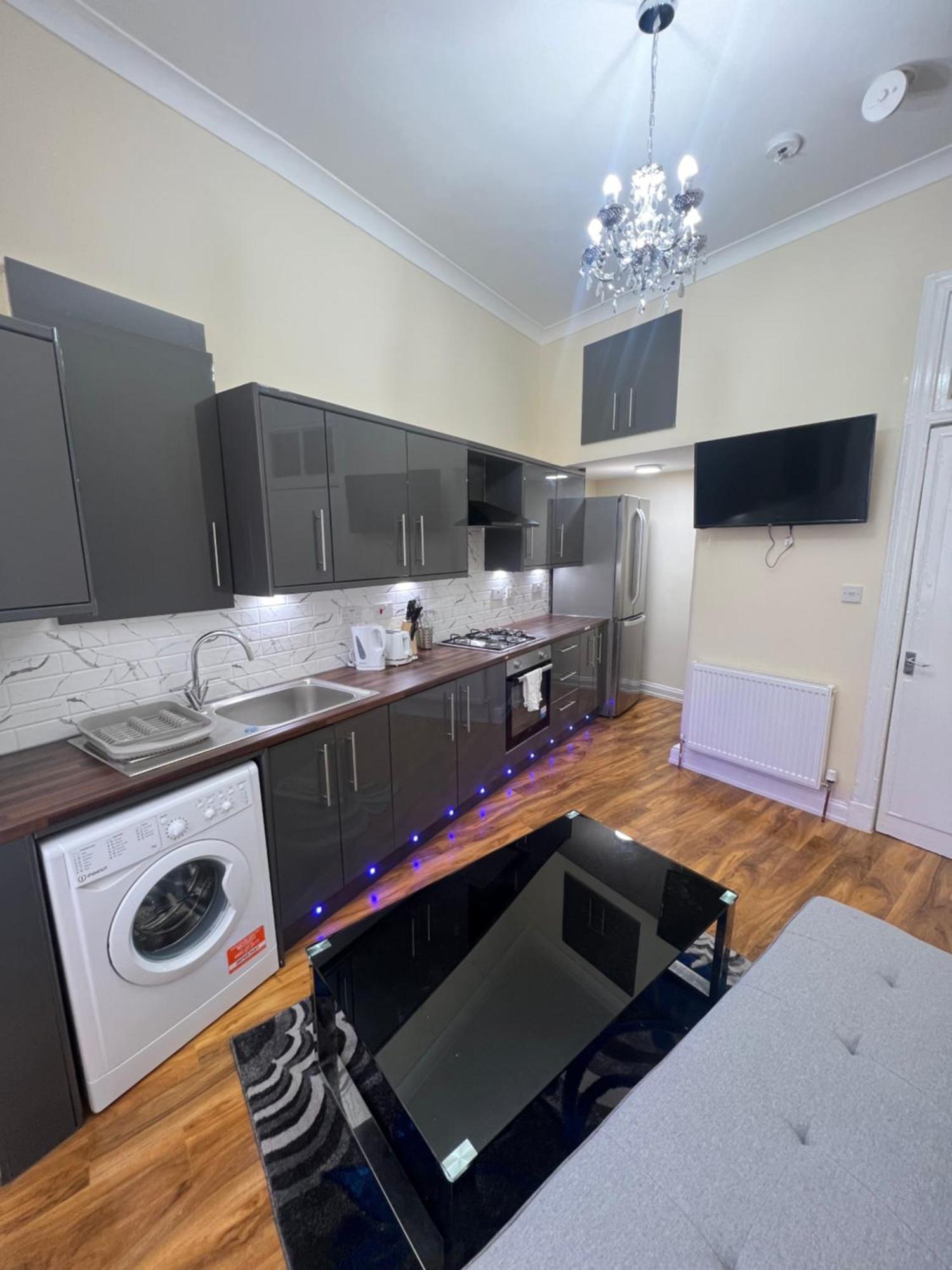 Apartment South 2 Bedroom *