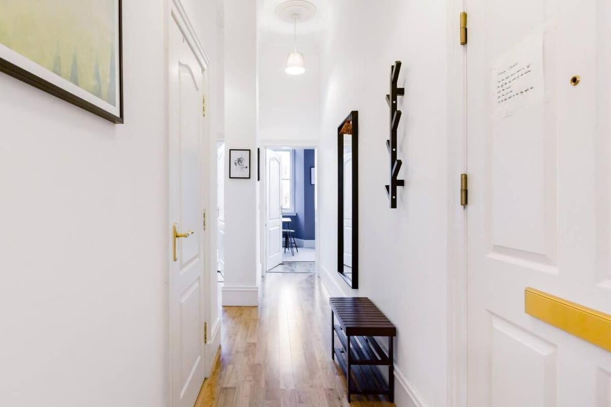 Incredible Contemporary Flat In Heart Of West End