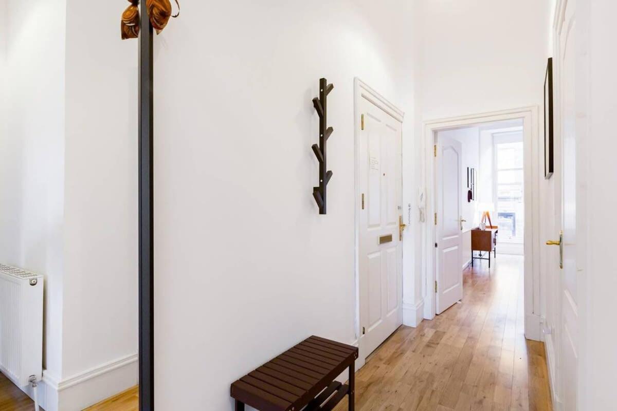 Incredible Contemporary Flat In Heart Of West End Apartment *