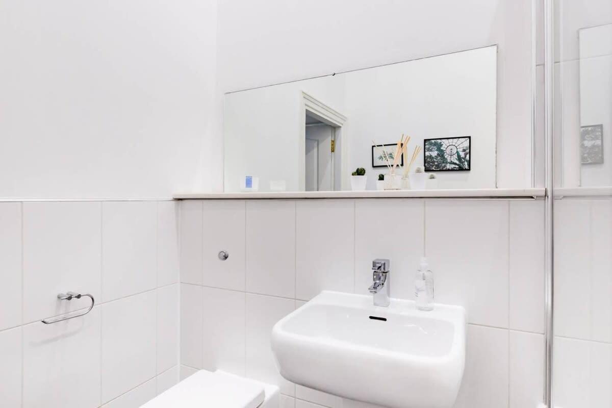 Apartment Incredible Contemporary Flat In Heart Of West End *