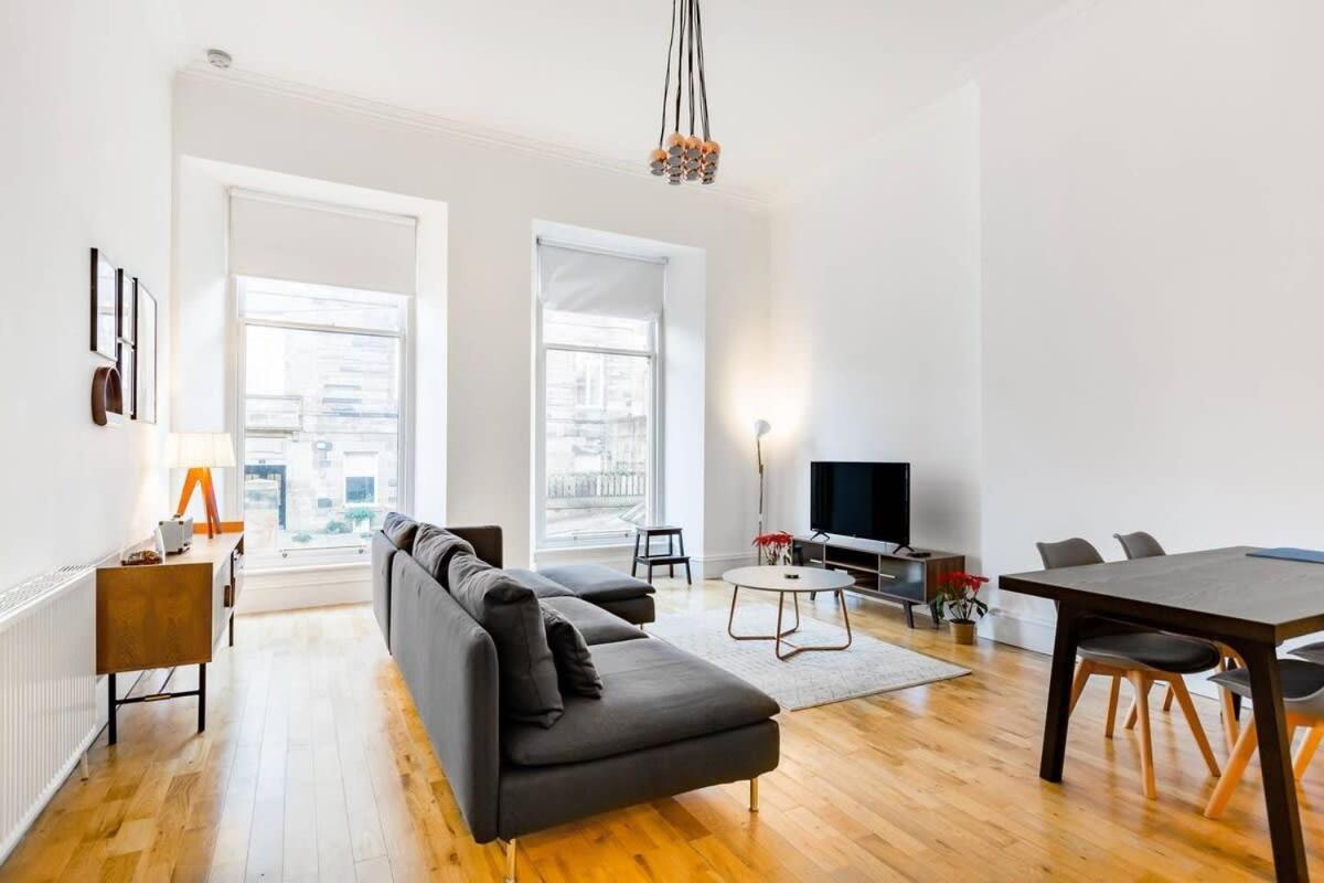 Incredible Contemporary Flat In Heart Of West End *