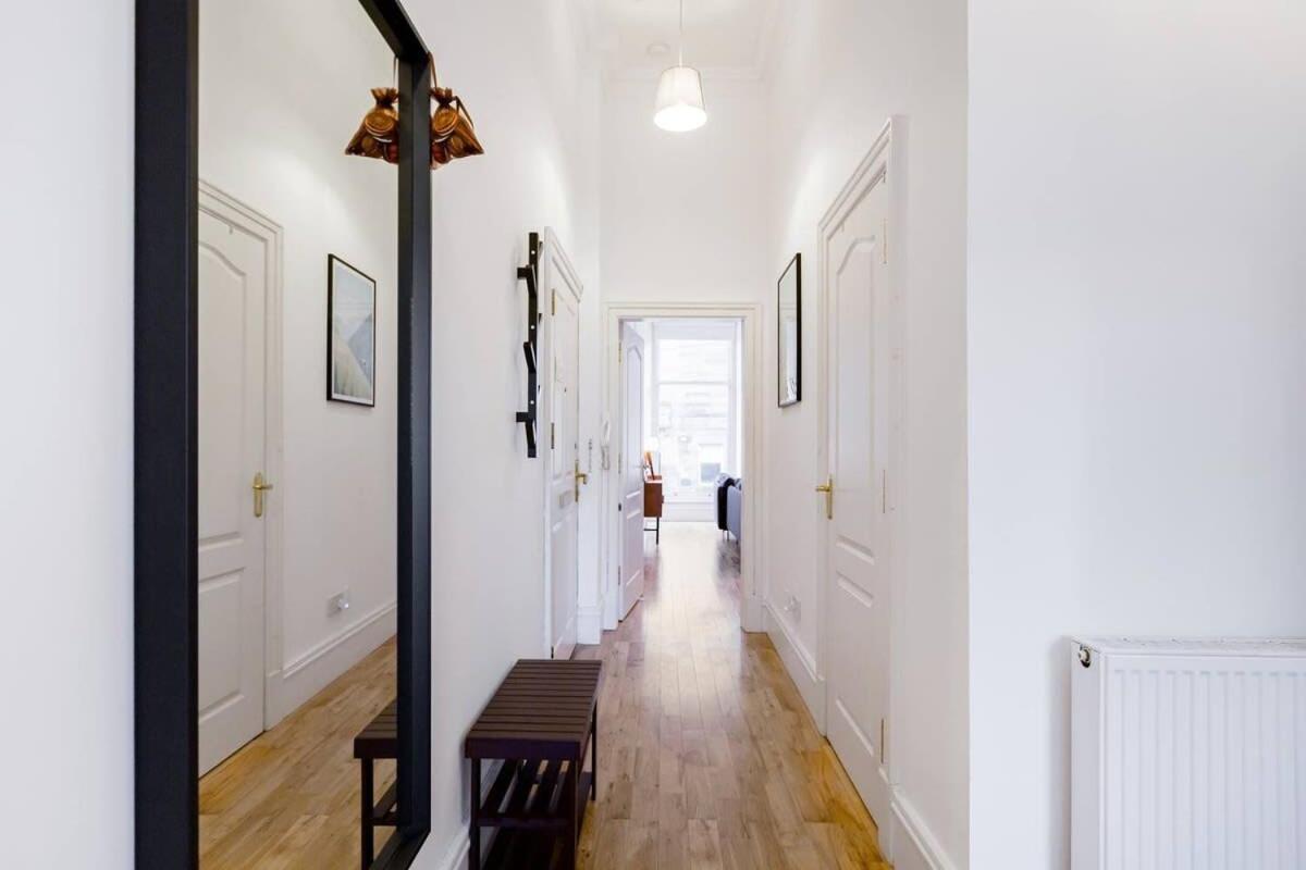 Incredible Contemporary Flat In Heart Of West End * Glasgow