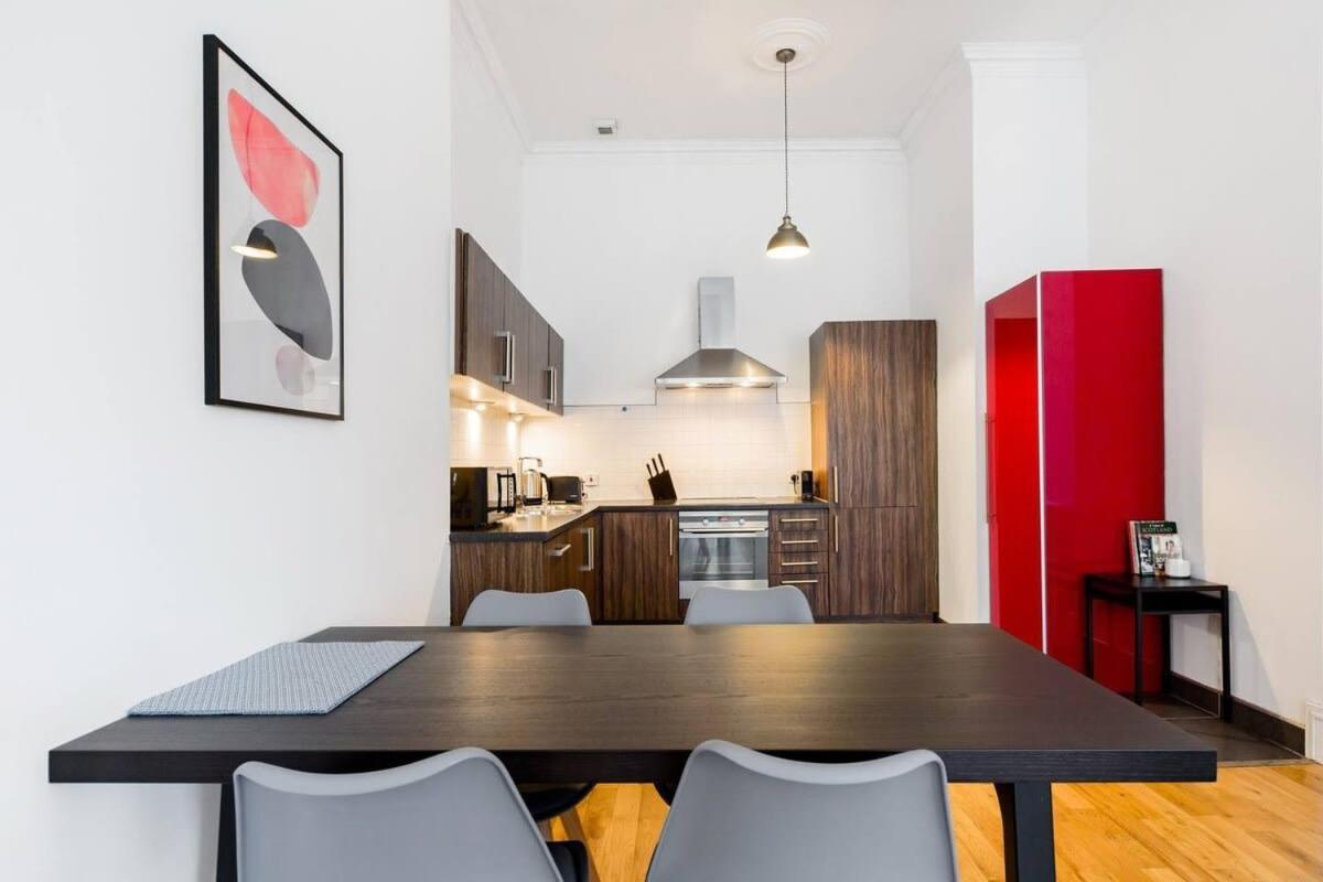 Incredible Contemporary Flat In Heart Of West End Apartment