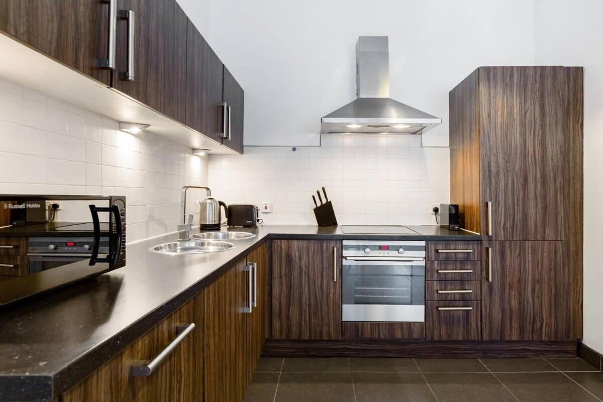 Incredible Contemporary Flat In Heart Of West End *