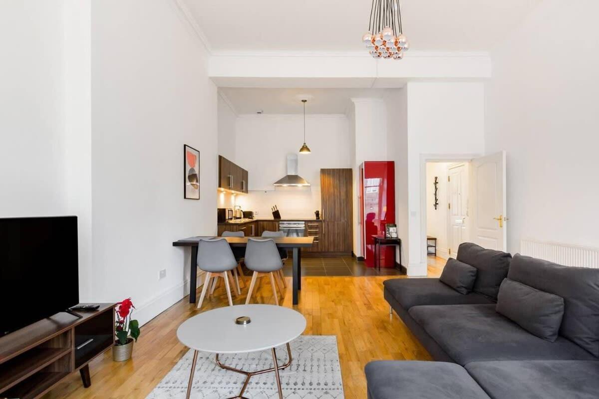 Incredible Contemporary Flat In Heart Of West End Apartment