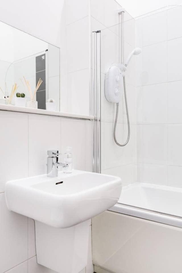 Apartment Incredible Contemporary Flat In Heart Of West End *