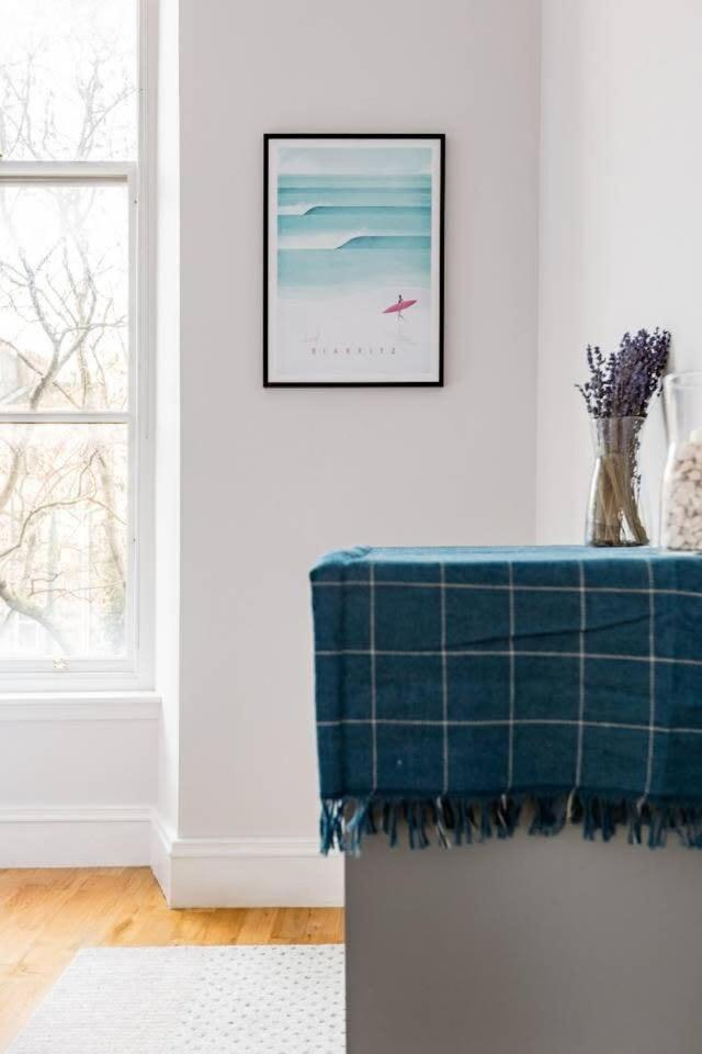 Incredible Contemporary Flat In Heart Of West End Glasgow