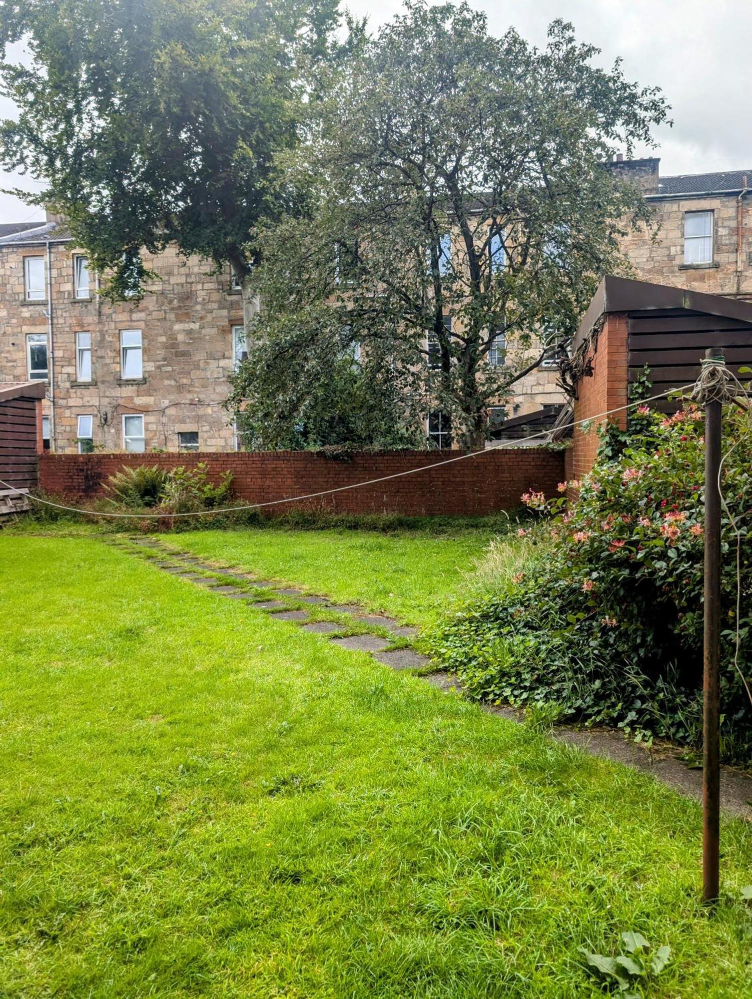 Victorian In Pollokshields Apartment Glasgow