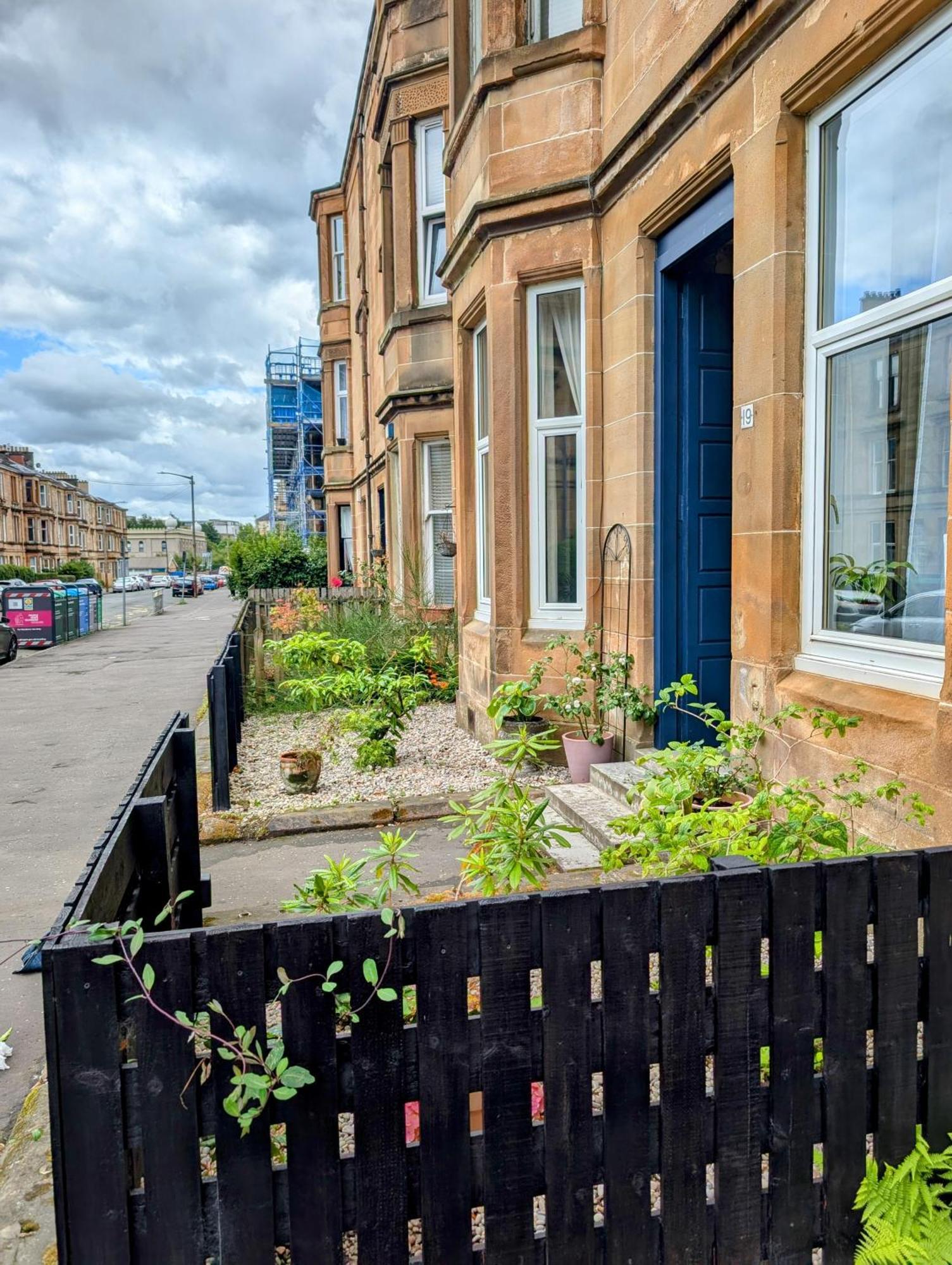 Victorian In Pollokshields Apartment *