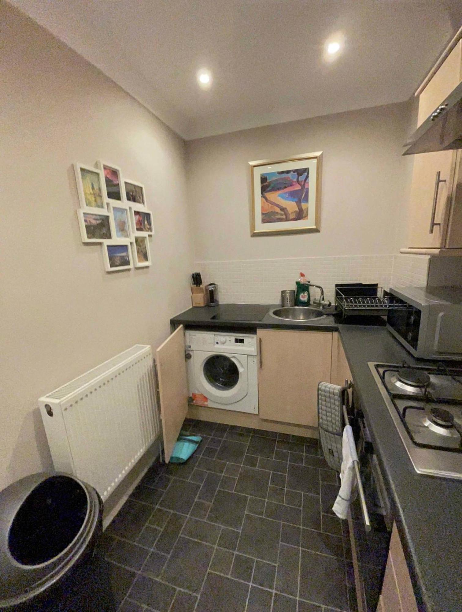 2 Bed West End Apartment Glasgow