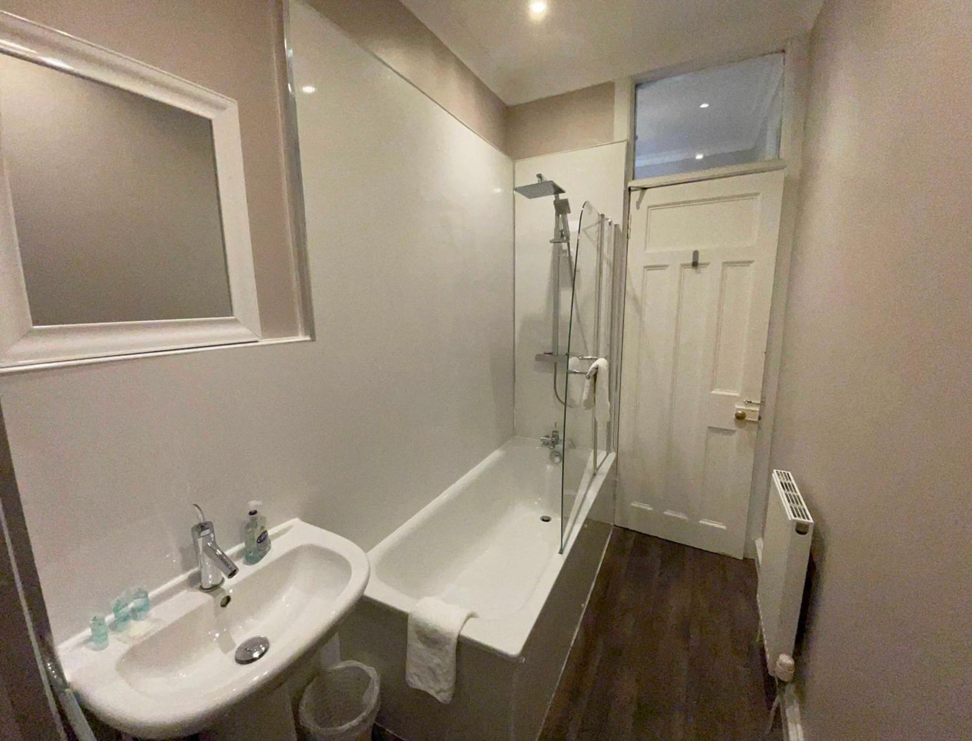 2 Bed West End