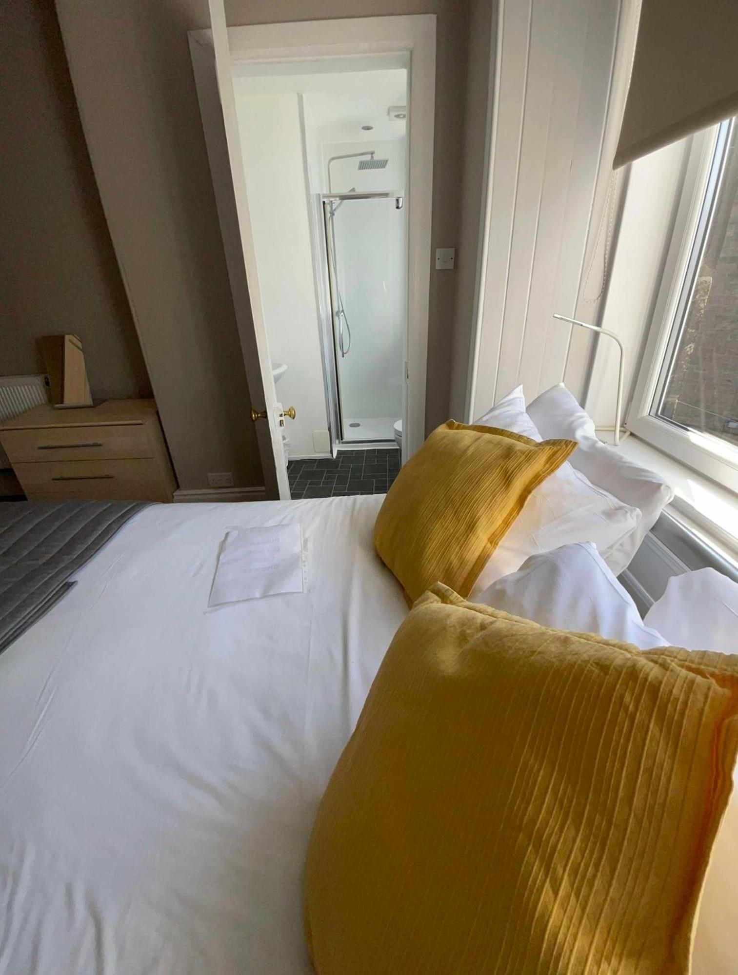 2 Bed West End Apartment *