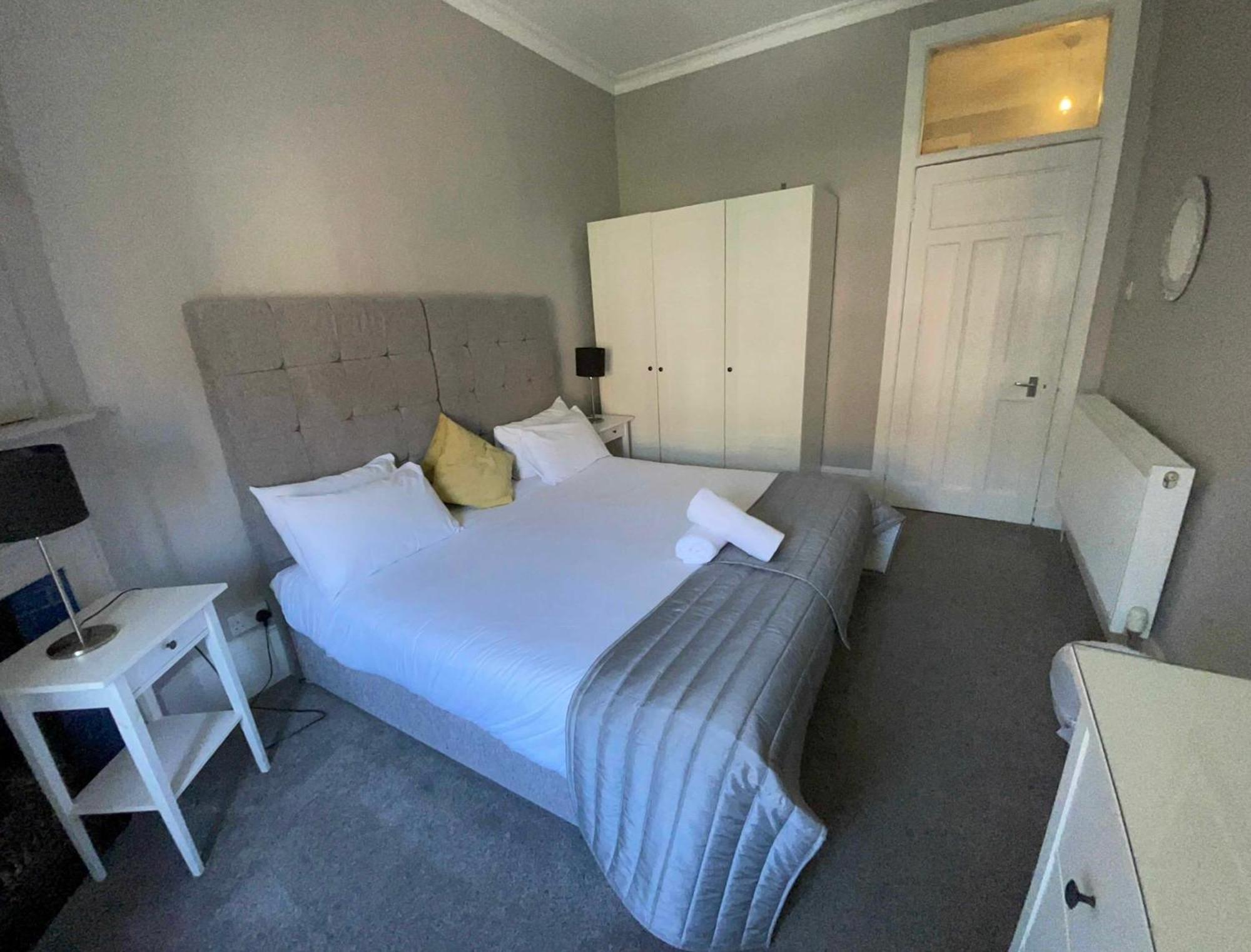 2 Bed West End Apartment Glasgow