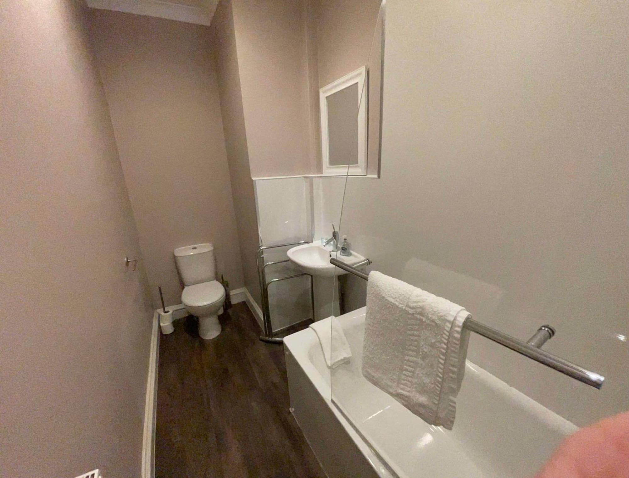 2 Bed West End