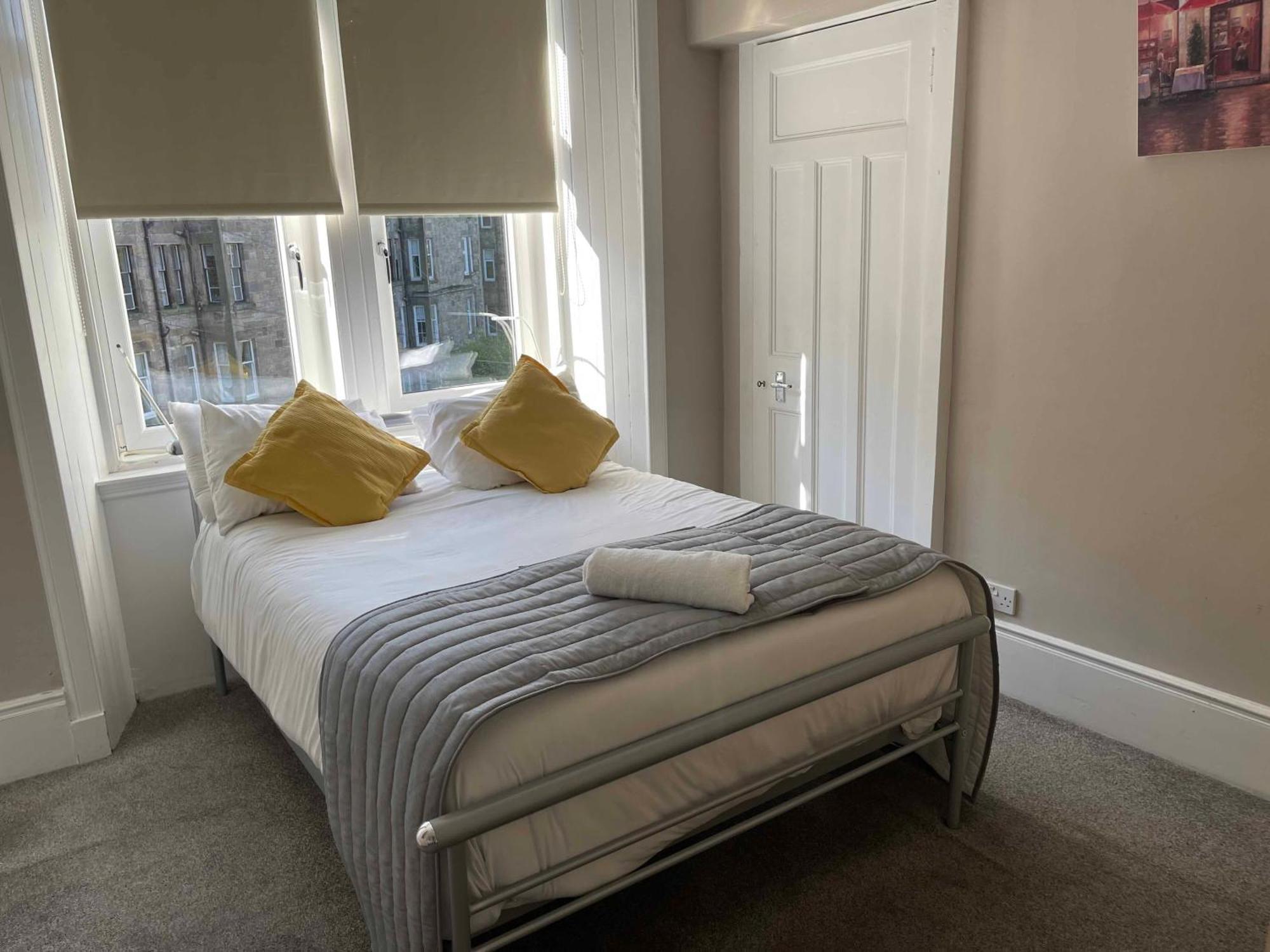 2 Bed West End Apartment *