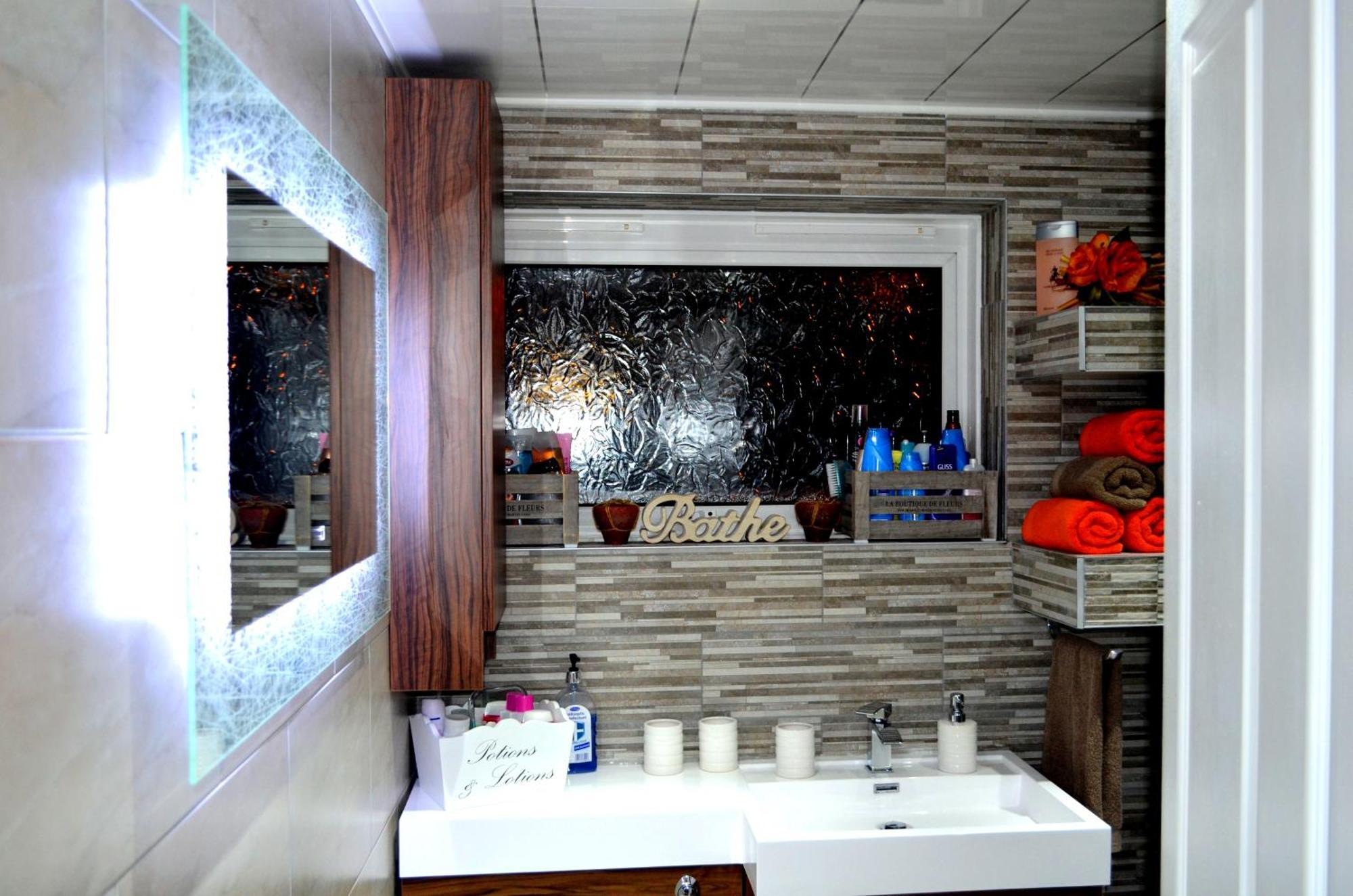 Double In Riverside Homestay *