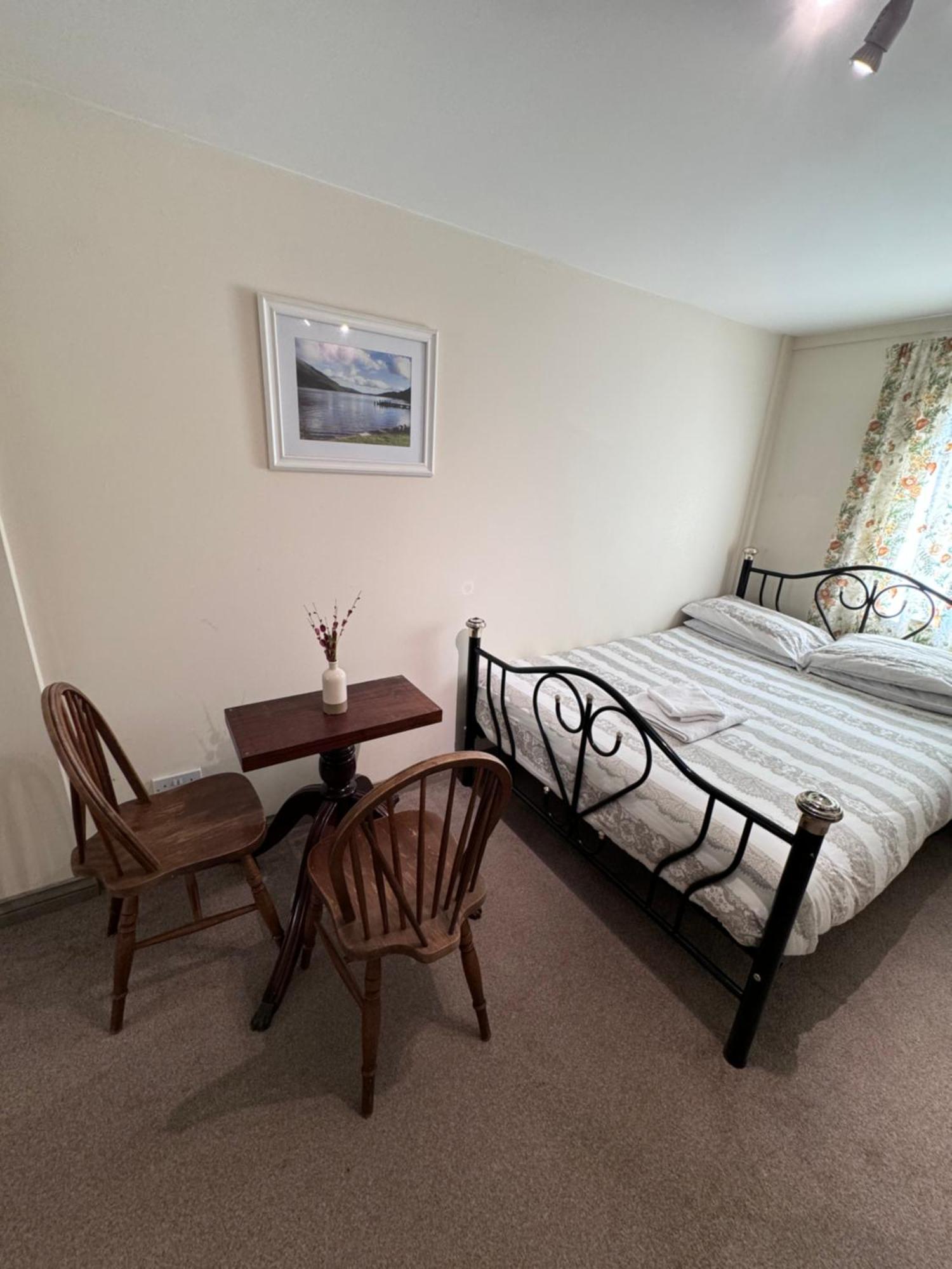 Cozy With A Comfy Double Bed Glasgow