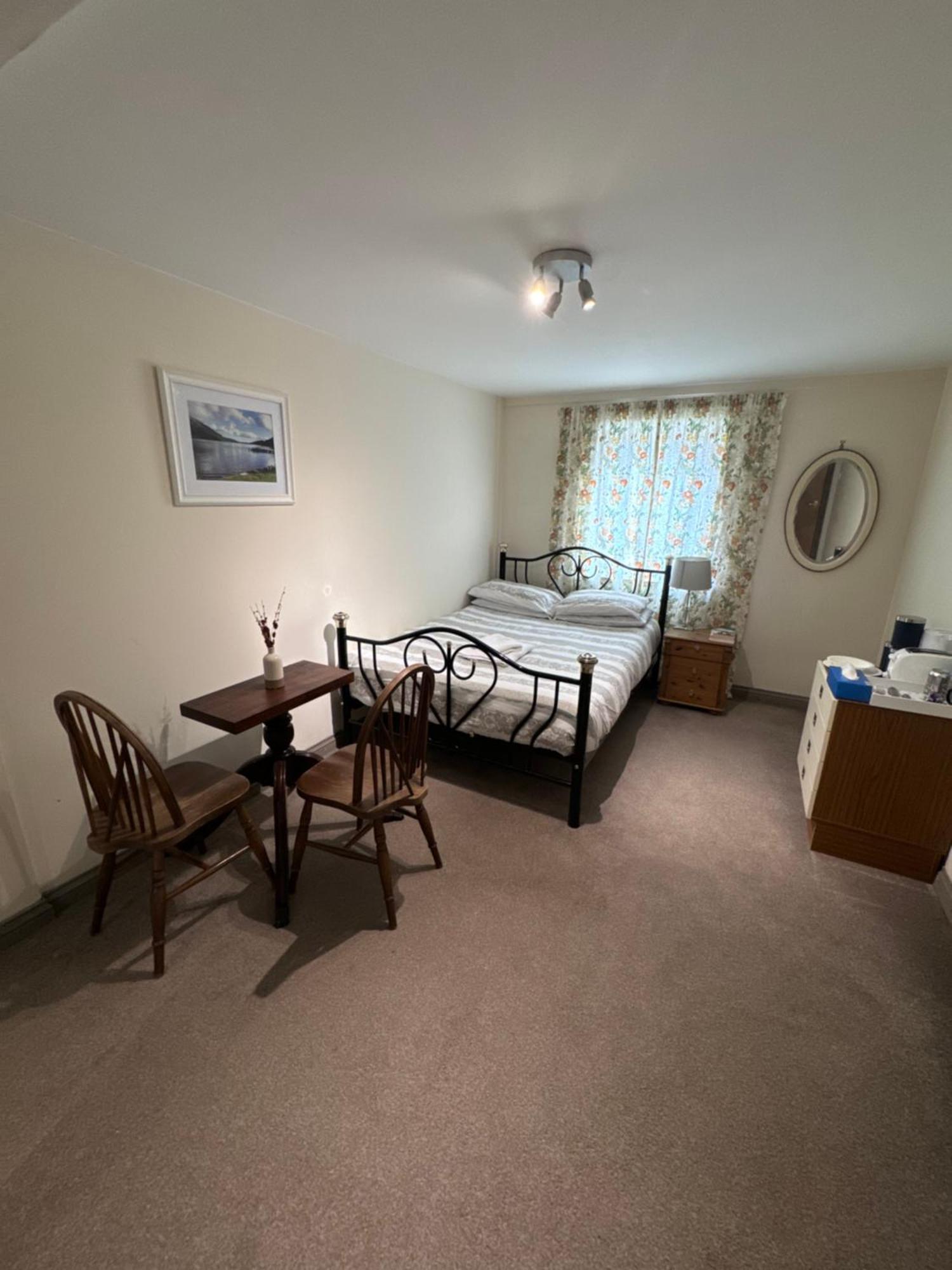 Cozy With A Comfy Double Bed Homestay