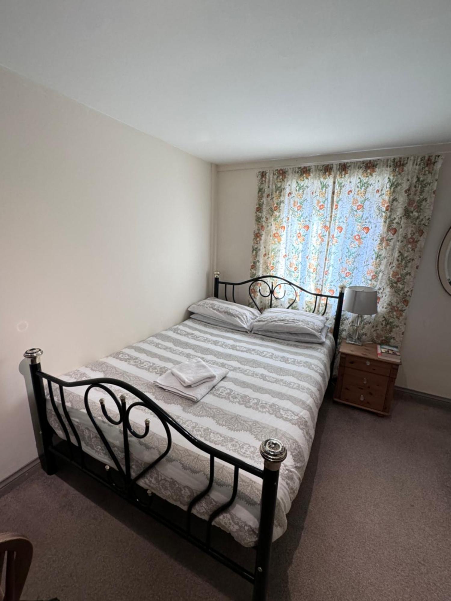 Homestay Cozy With A Comfy Double Bed