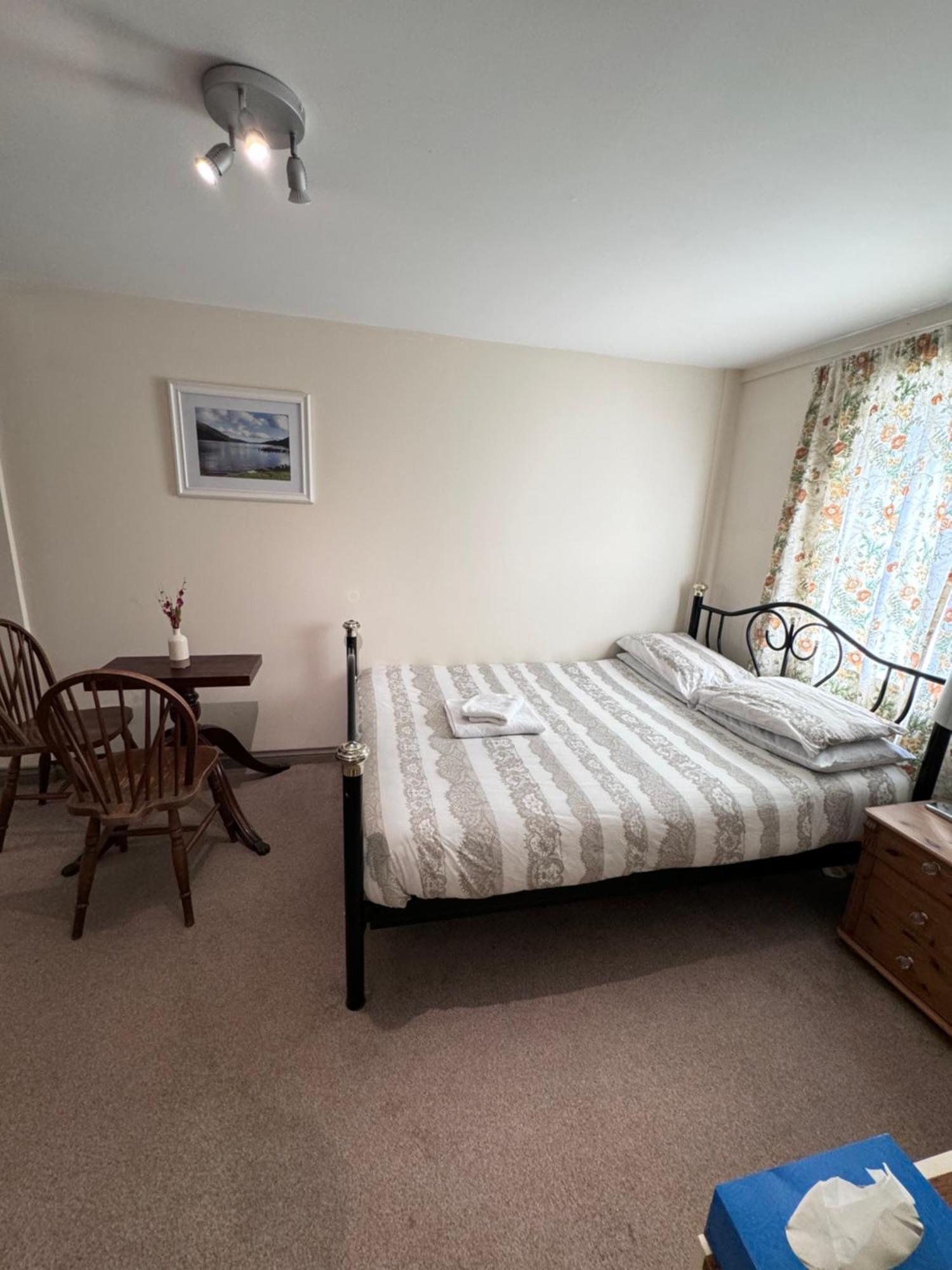 Cozy With A Comfy Double Bed * Glasgow