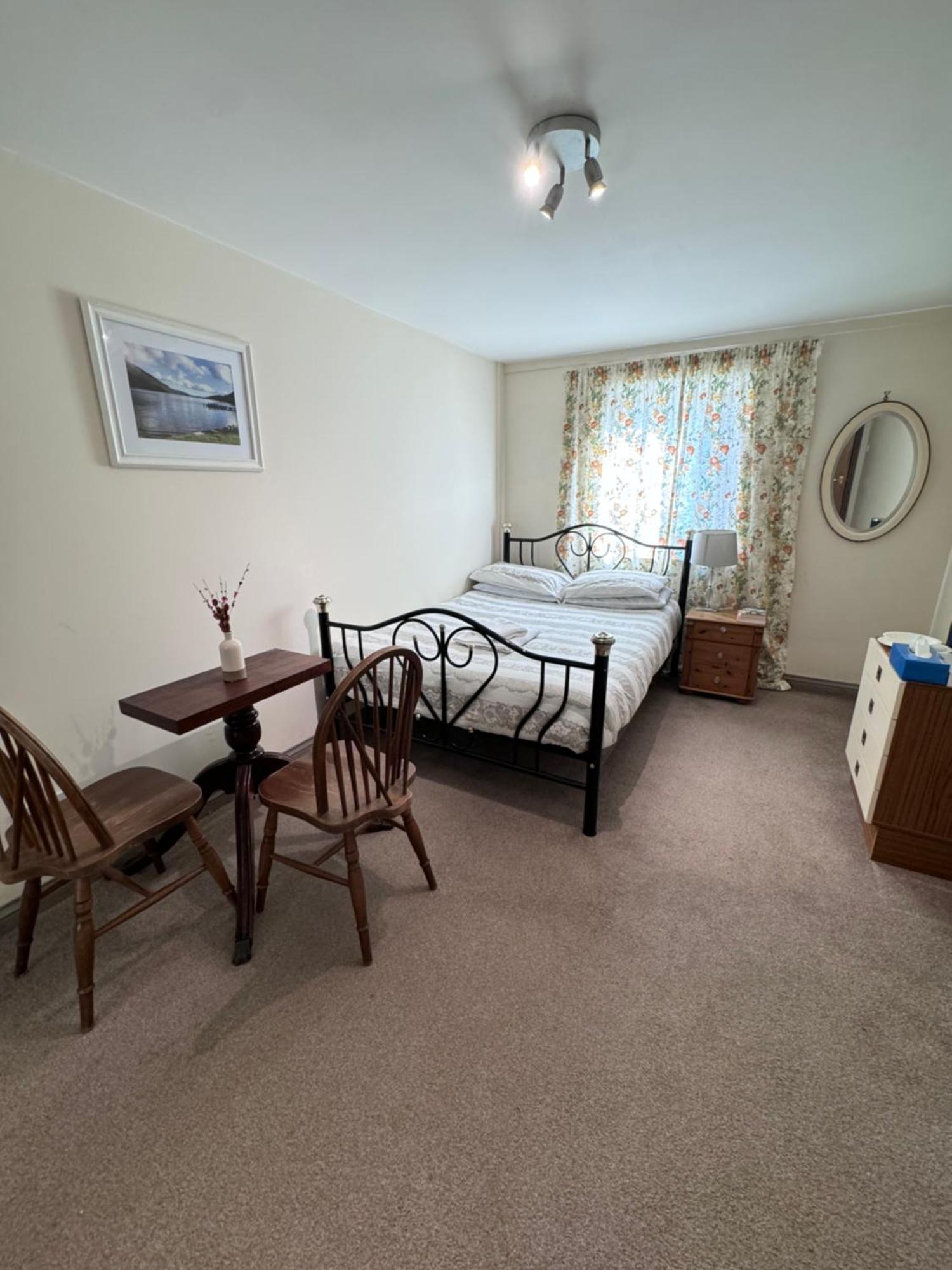 Cozy With A Comfy Double Bed Homestay Glasgow