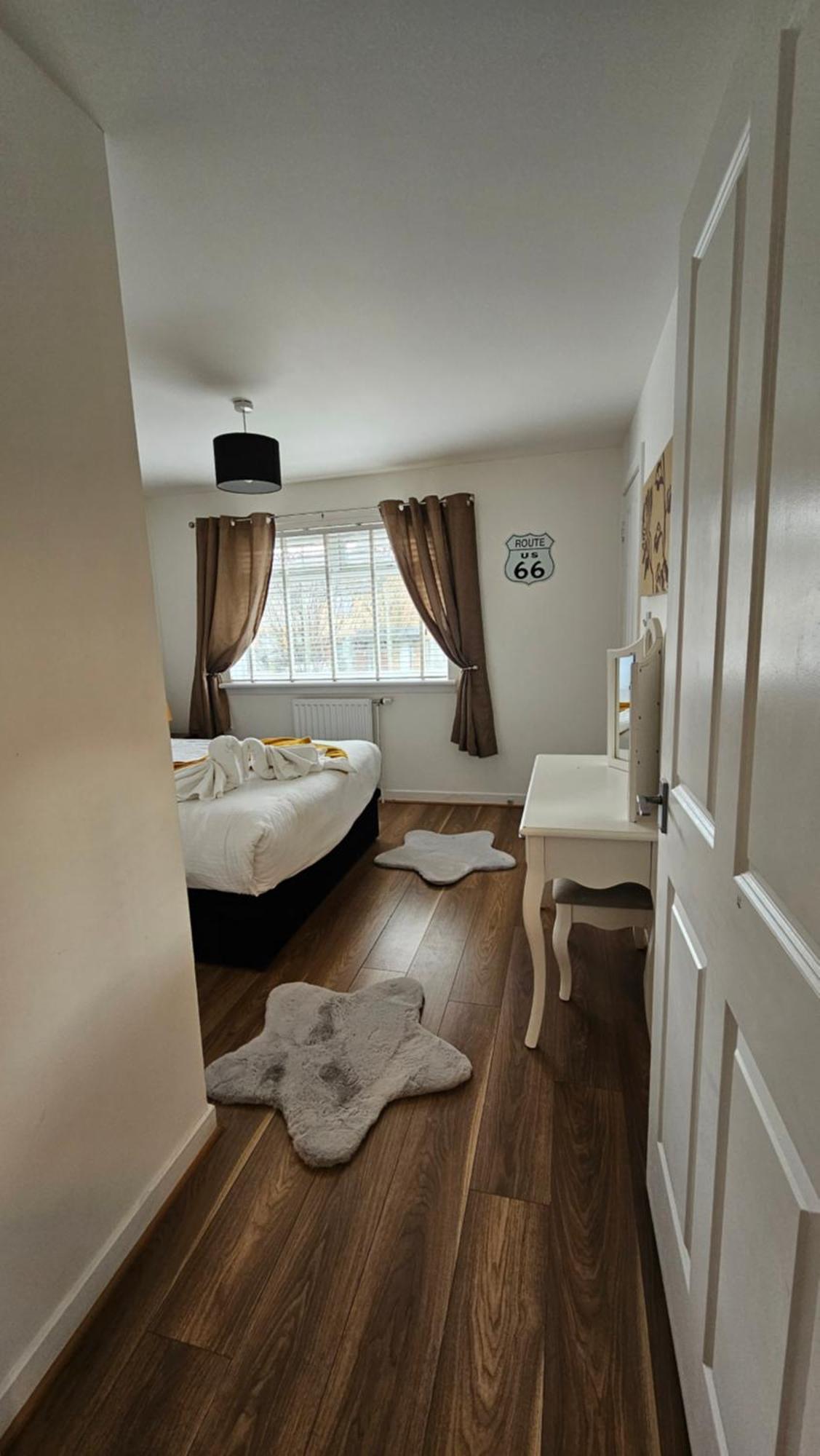 Silverburn New House With Free Parking And Garden Holiday home