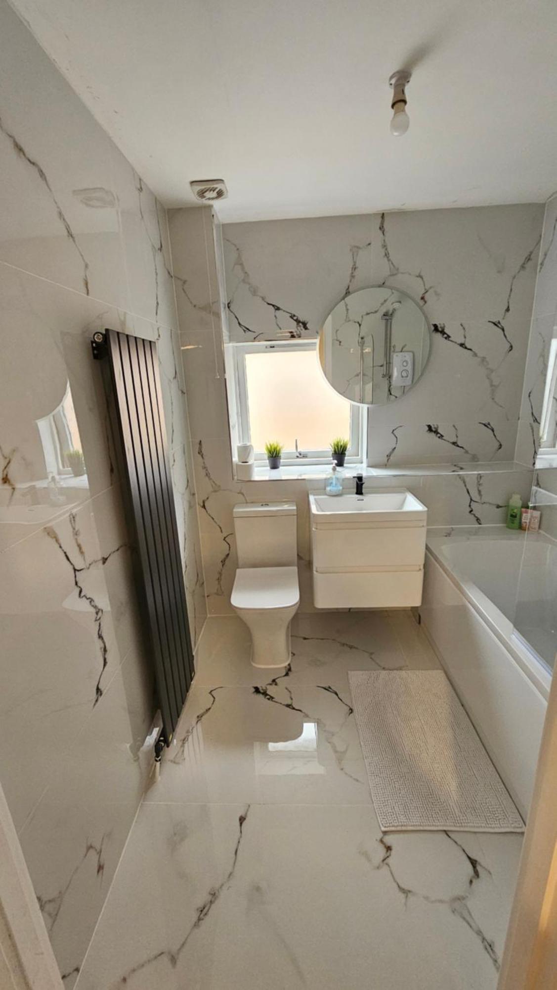 Silverburn New House With Free Parking And Garden *