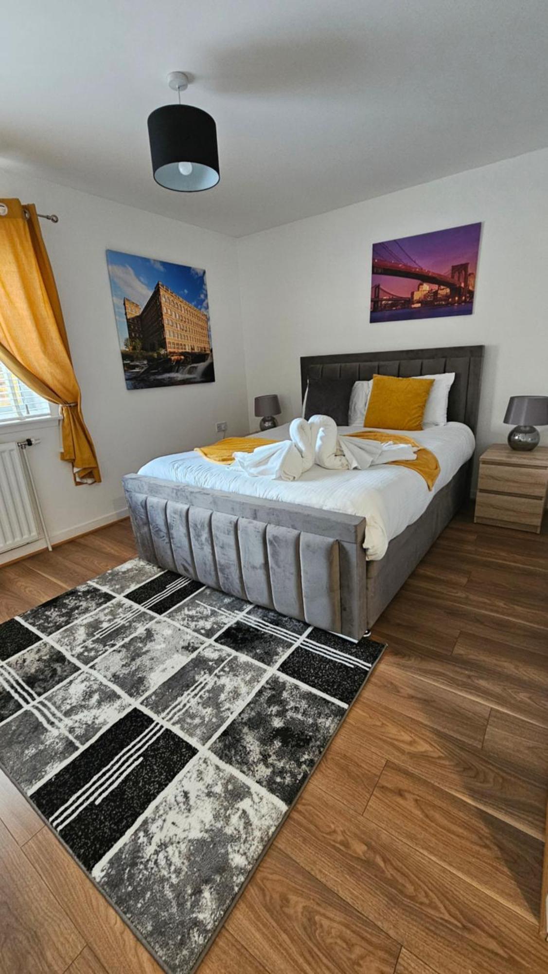 Silverburn New House With Free Parking And Garden