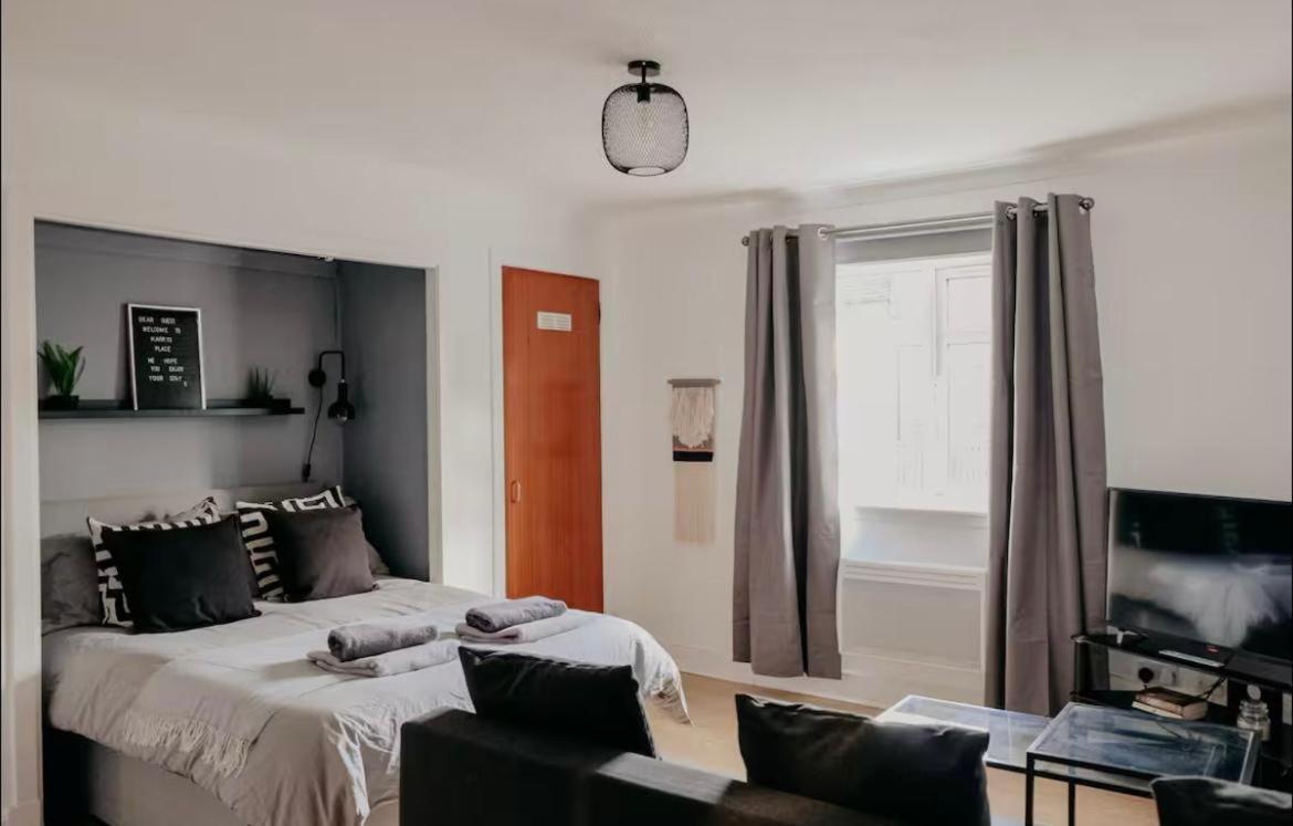 - 1 Bedroom Apartment Glasgow