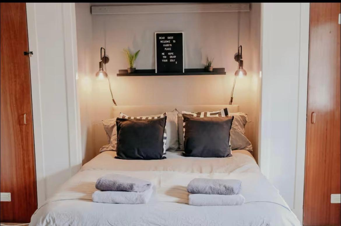 - 1 Bedroom Apartment