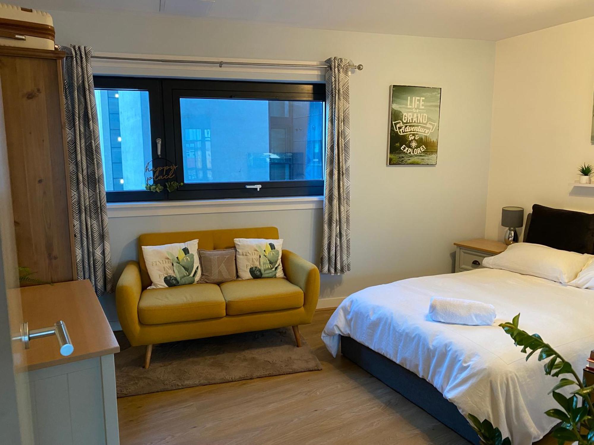 Metropolitan Nest - Easy Walk To Hydro & Secc Center Apartment *