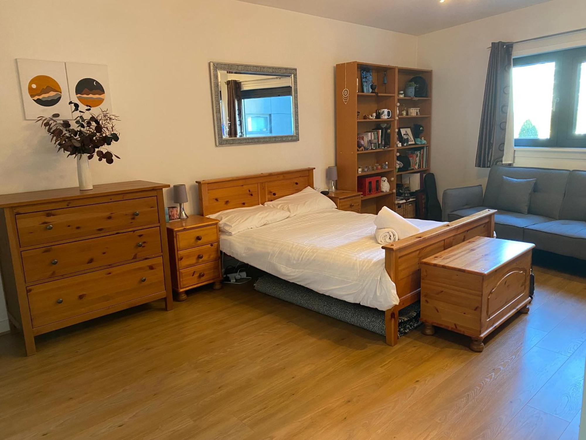 Metropolitan Nest - Easy Walk To Hydro & Secc Center Apartment *