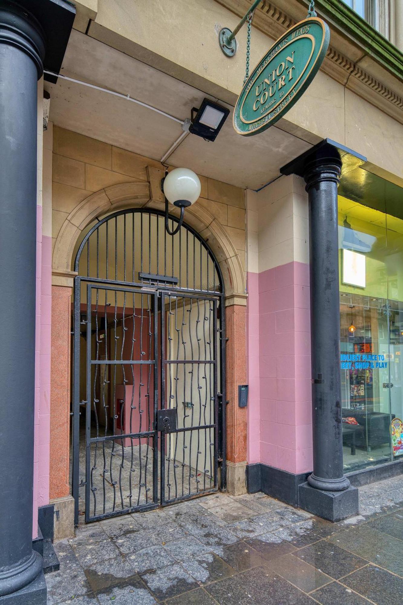 Spacious Station 2 Bed B3 Glasgow