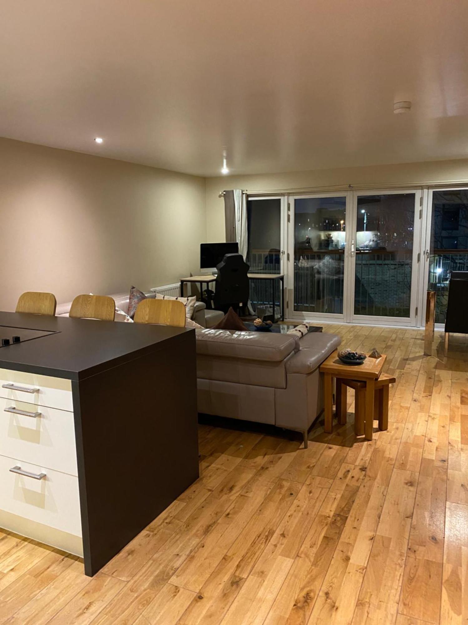 Centre 2 Bedroom Apartment, Secure Parking.
