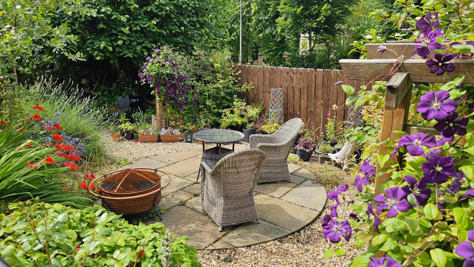 Beautiful Self Contained With Garden Apartment *