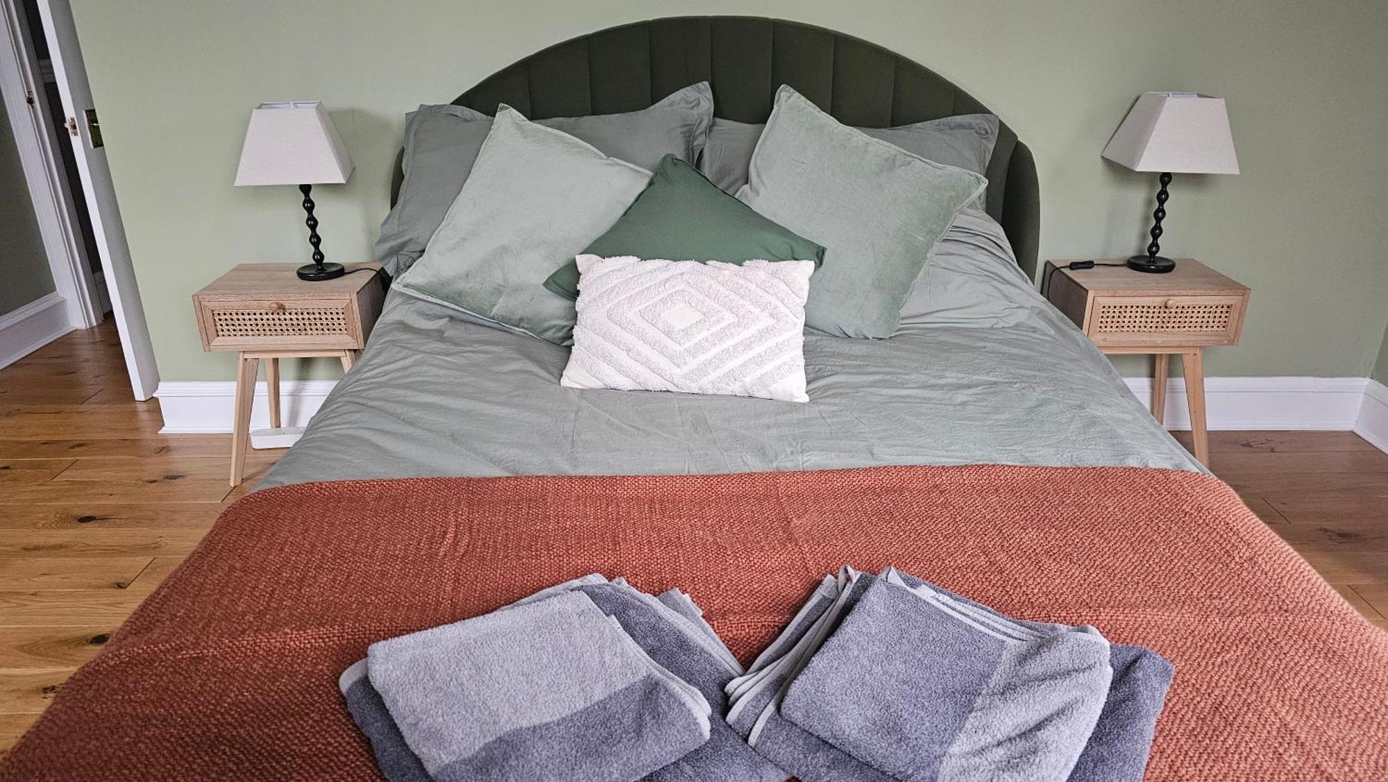 Beautiful Self Contained With Garden Apartment Glasgow